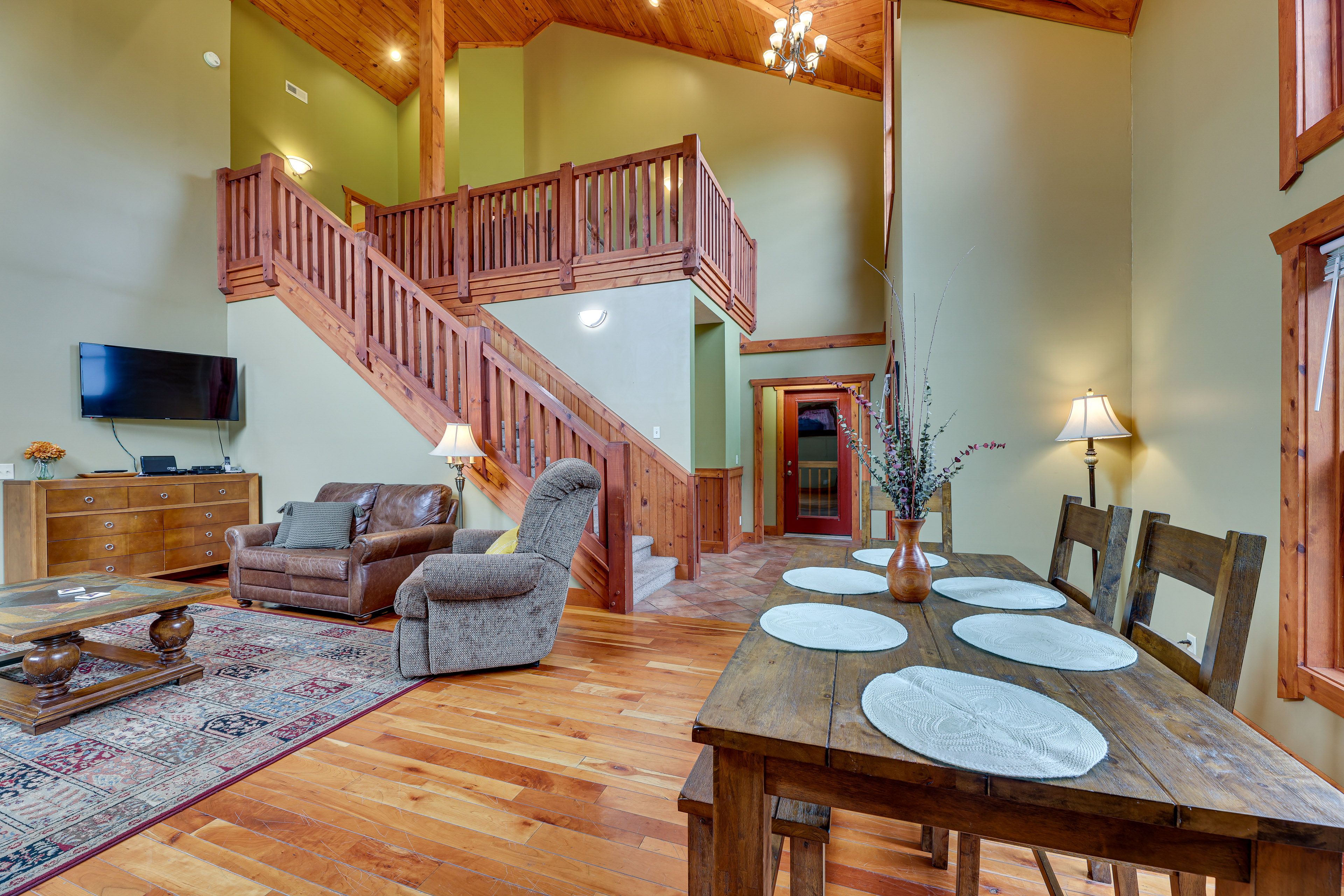 Dining Area | Dishware/Flatware Provided | Central A/C & Heat