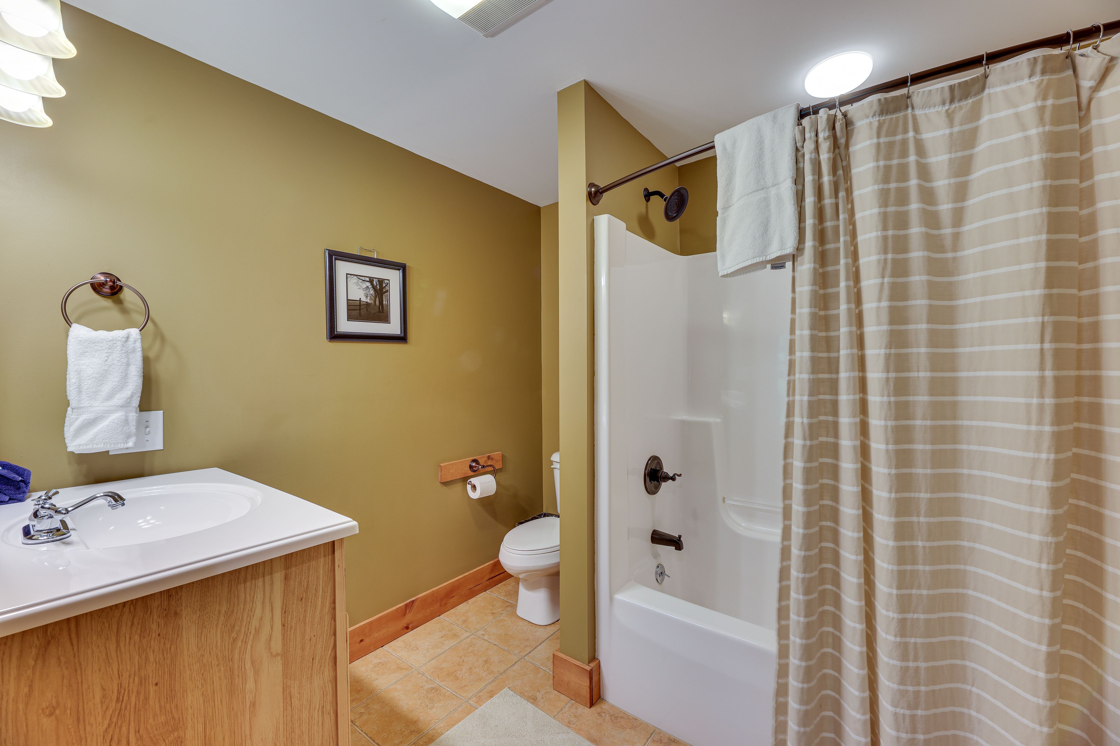 En-Suite Bathroom | Towels Provided | Complimentary Toiletries