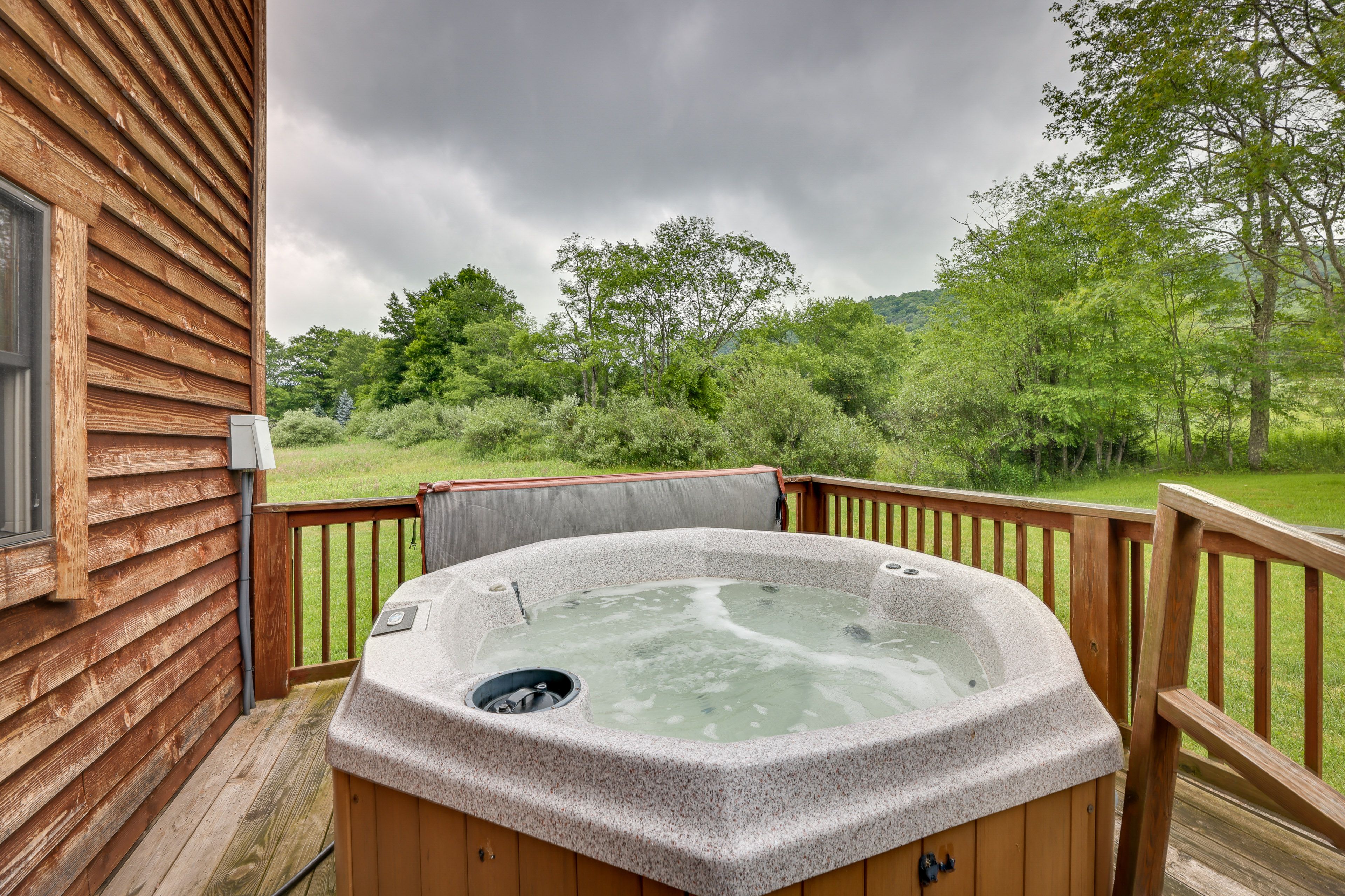 Private Hot Tub | Pet Friendly