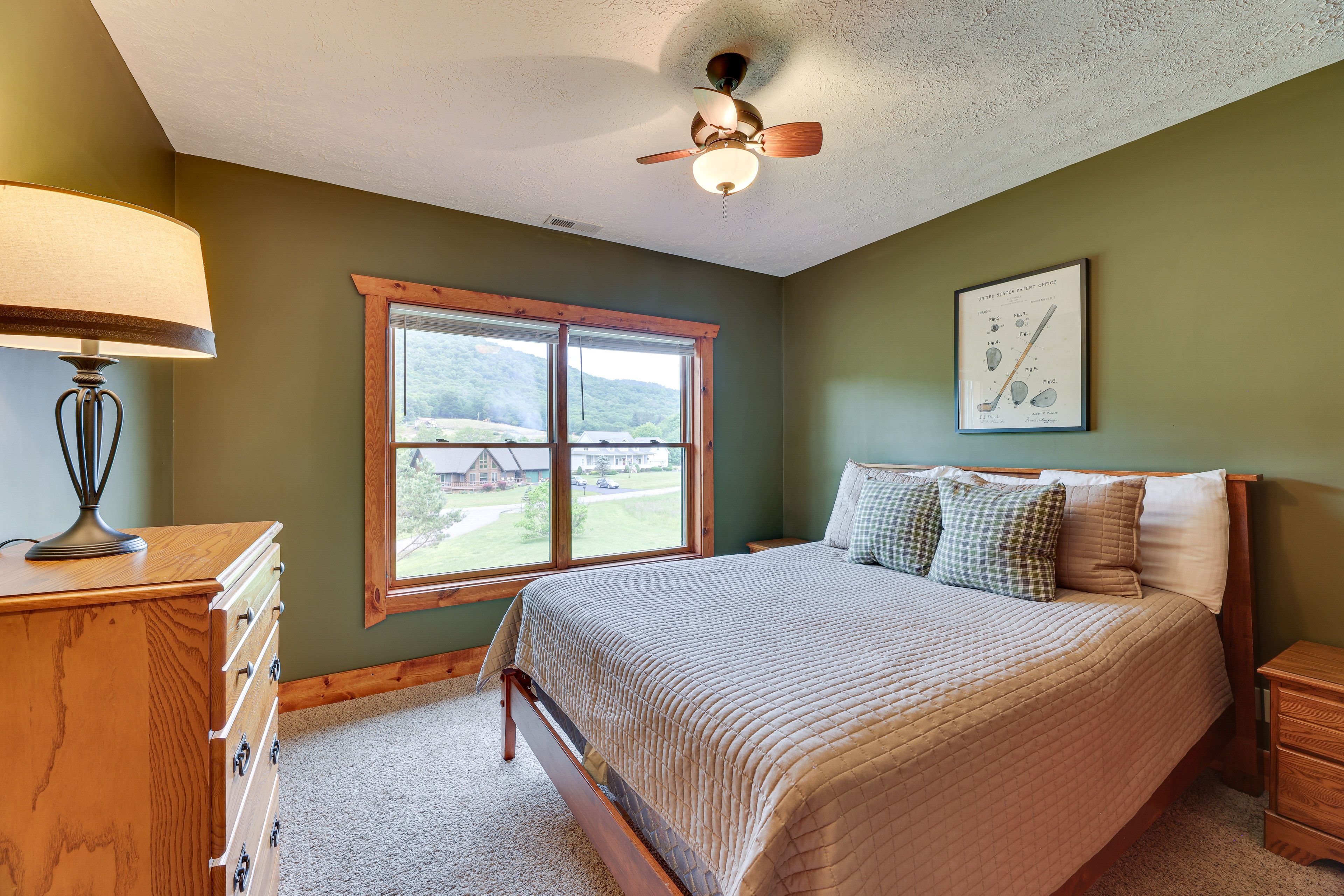 Bedroom 5 | Queen Bed | 2nd Floor