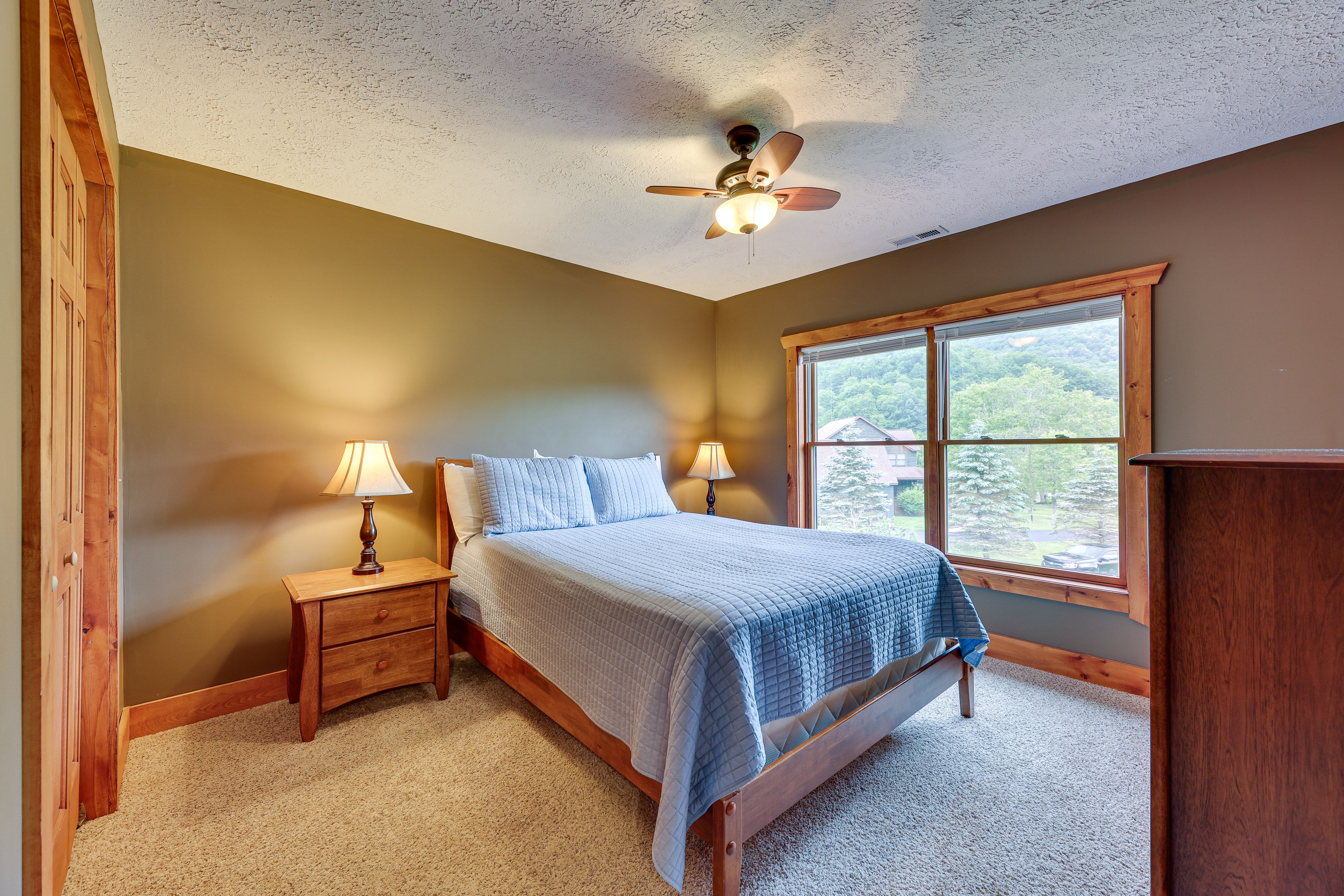 Bedroom 4 | Queen Bed | 2nd Floor