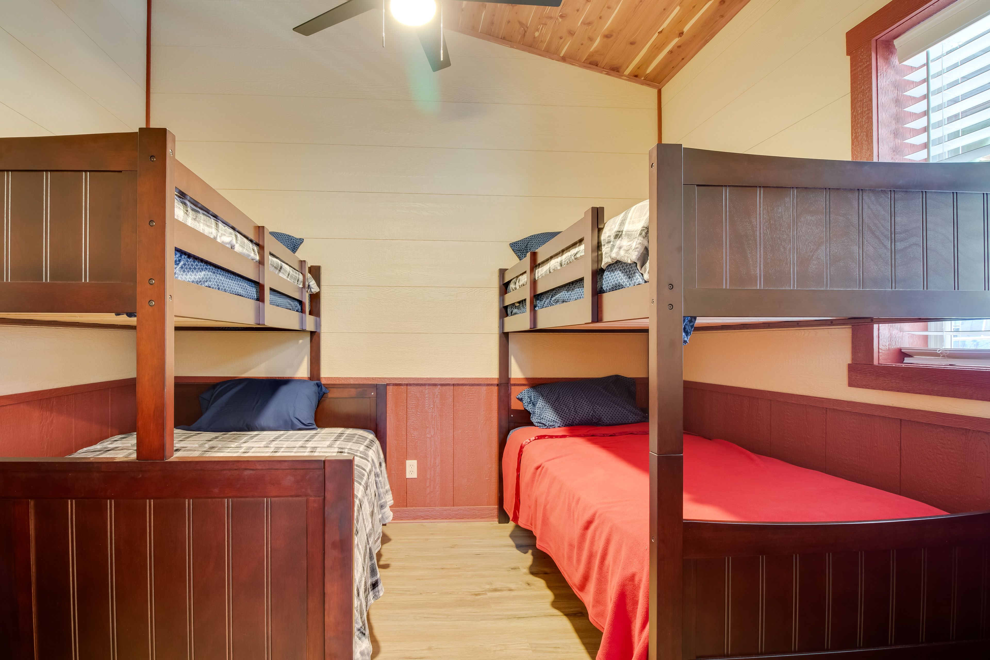 Bedroom 2 | Twin/Full Bunk Bed | Twin Bunk Bed