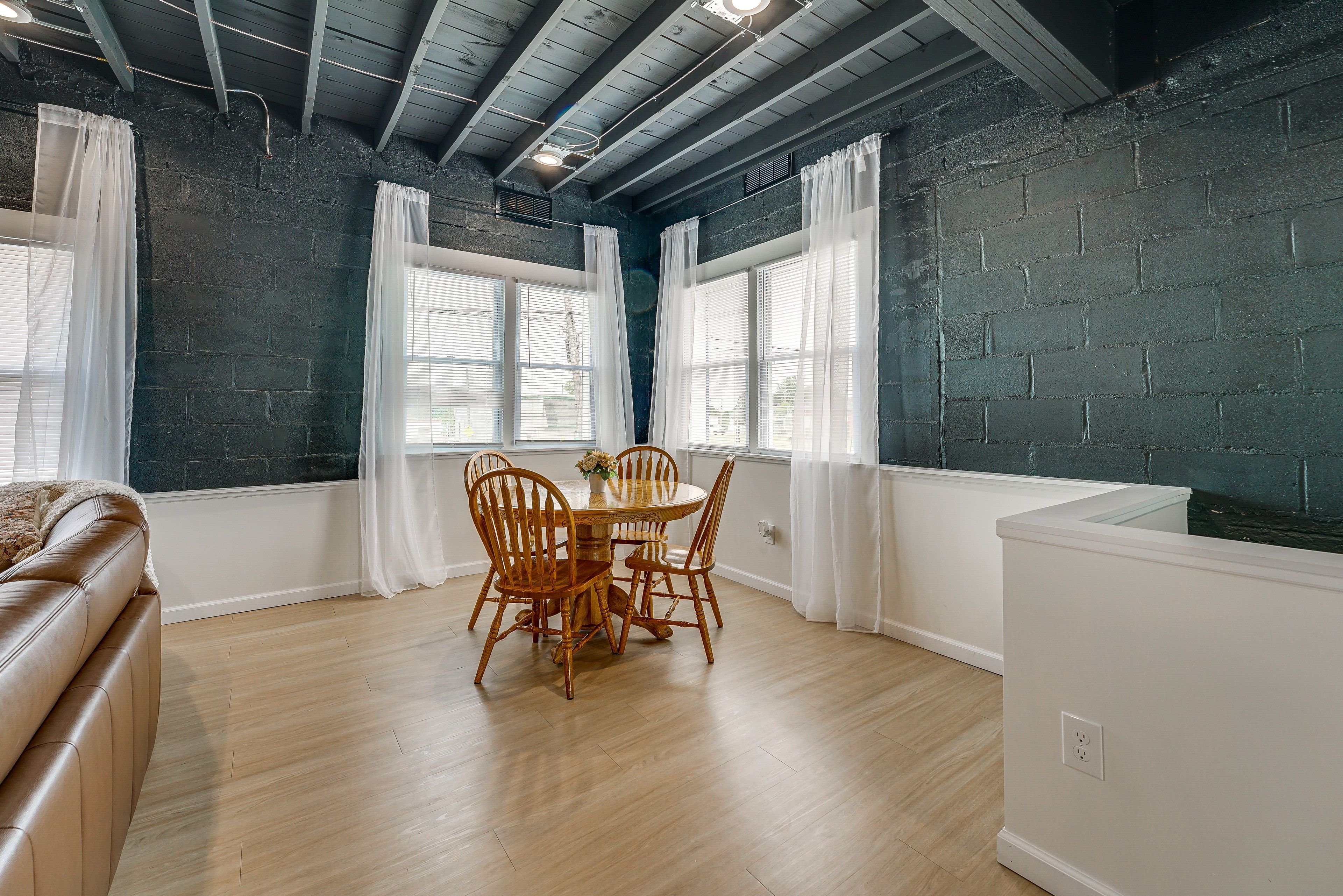 Dining Area | Dishware & Flatware Provided