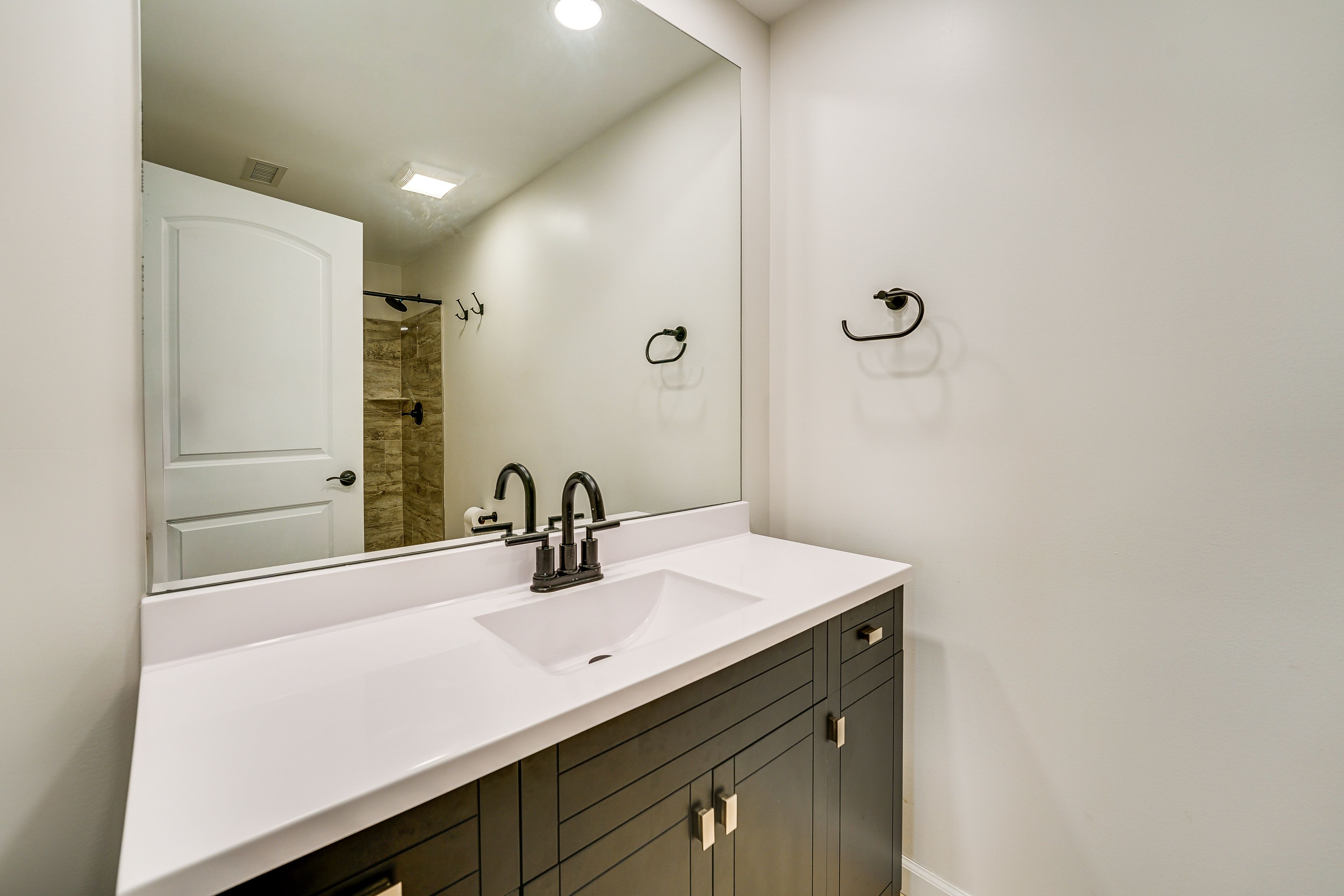 Full Bath | Complimentary Toiletries | Towels Provided