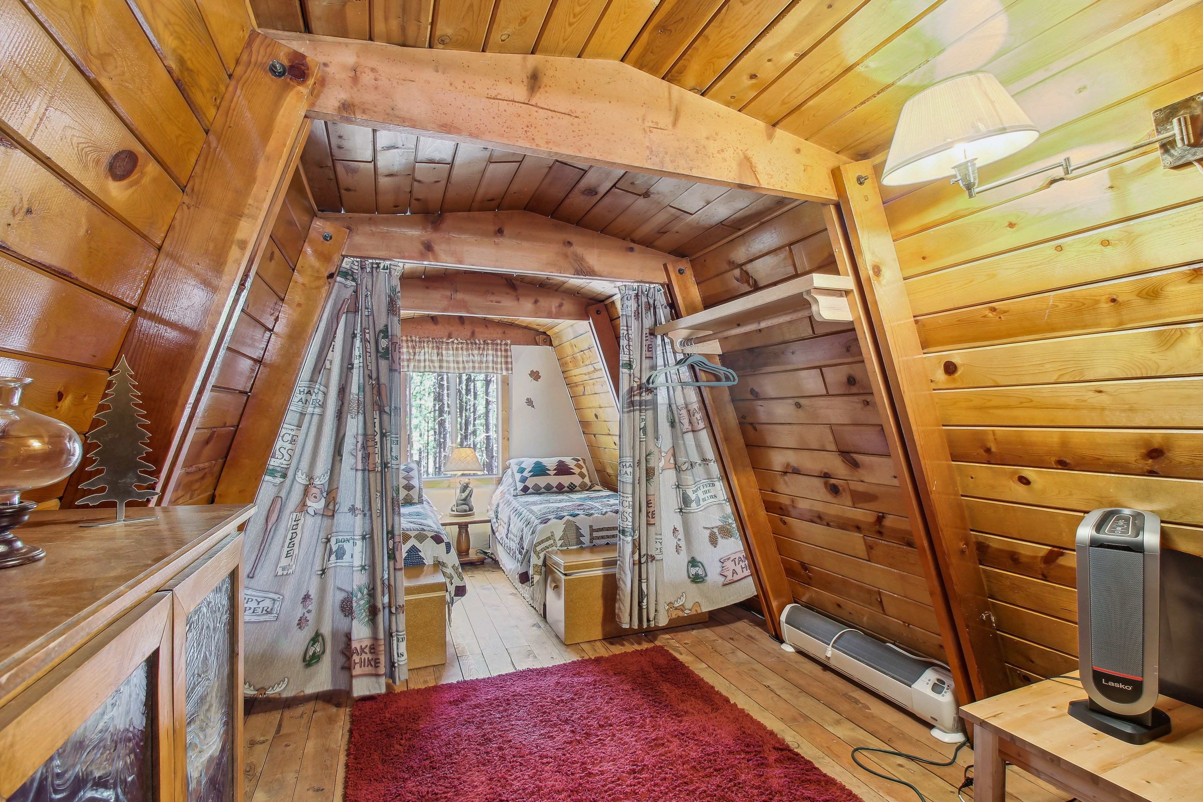 Loft | 4 Twin Beds