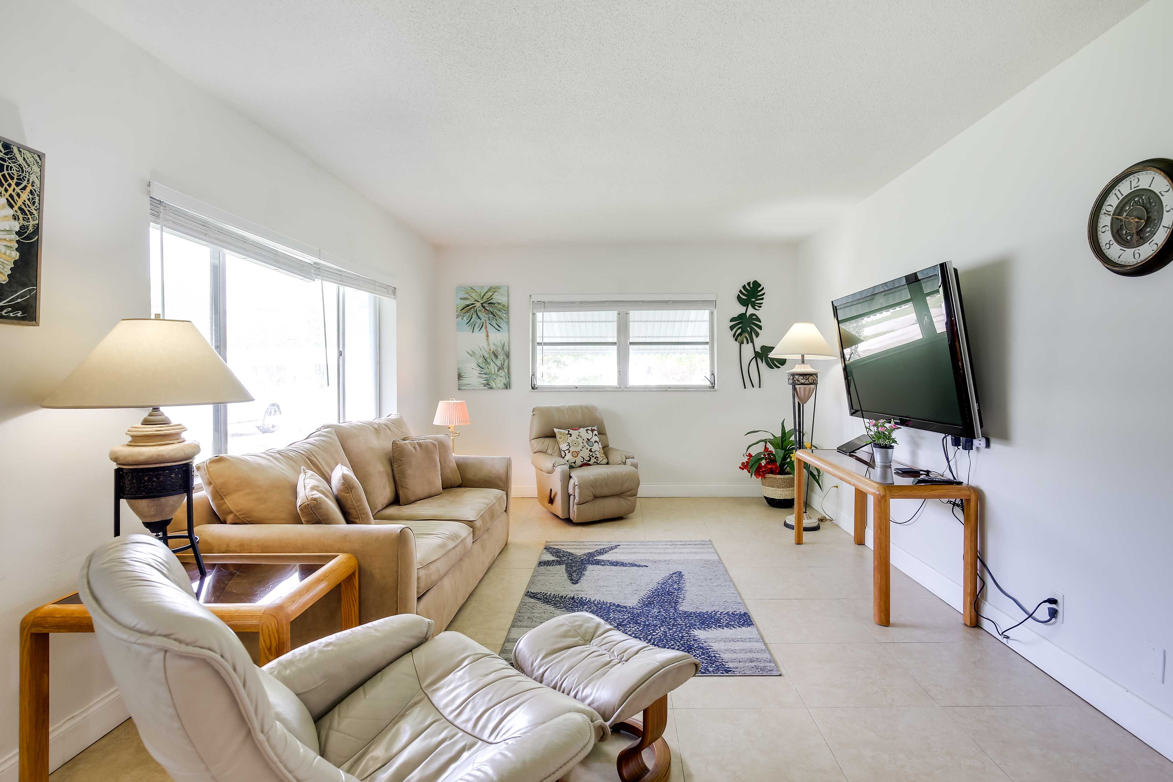 Deerfield Beach Vacation Rental | 1BR | 1BA | 1 Step Required | 1,000 Sq Ft