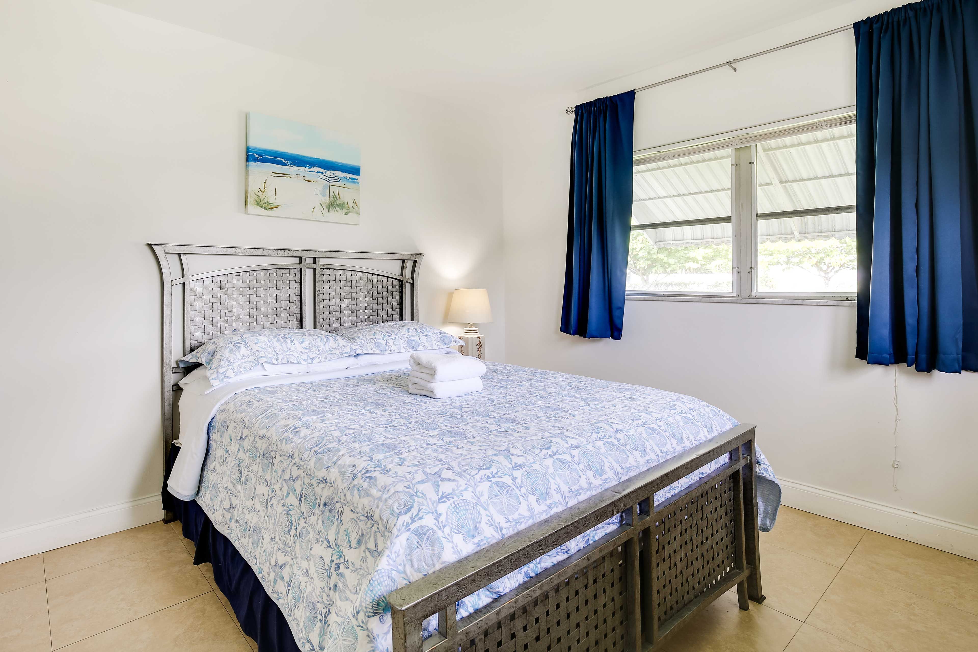Bedroom | Queen Bed | Linens Provided | Queen Air Mattress