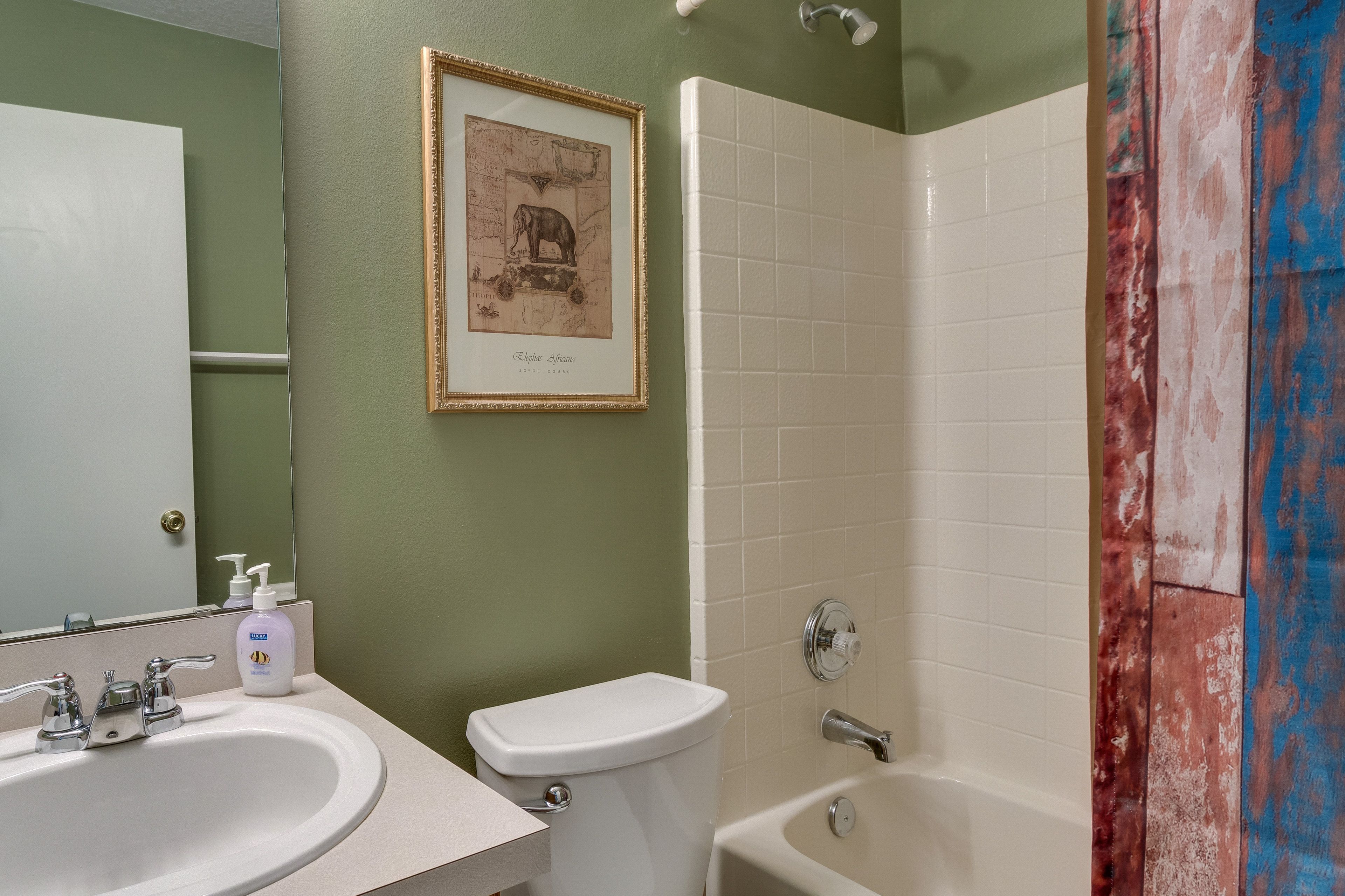 Full Bathroom | Complimentary Toiletries