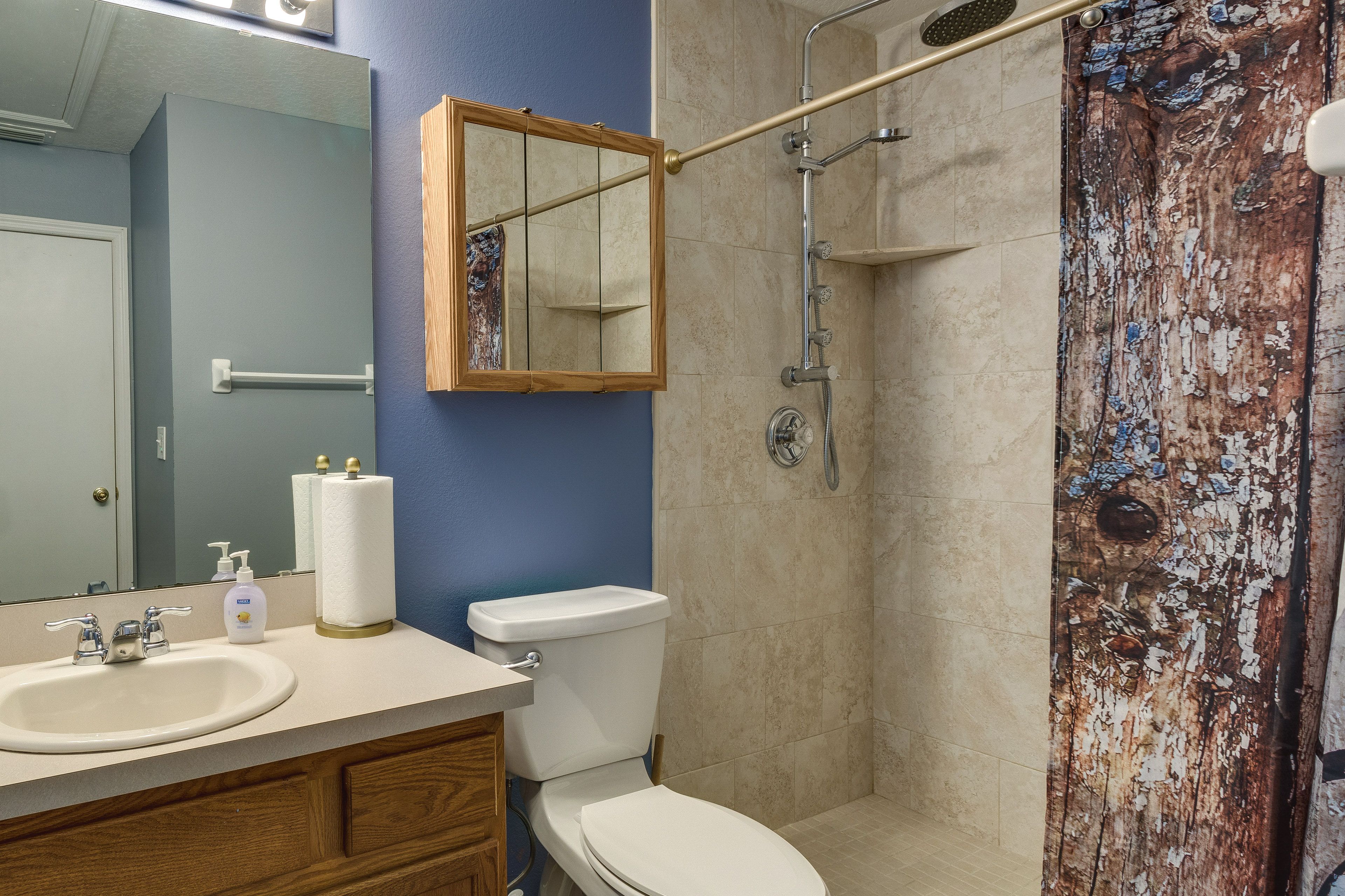 Full Bathroom | Complimentary Toiletries