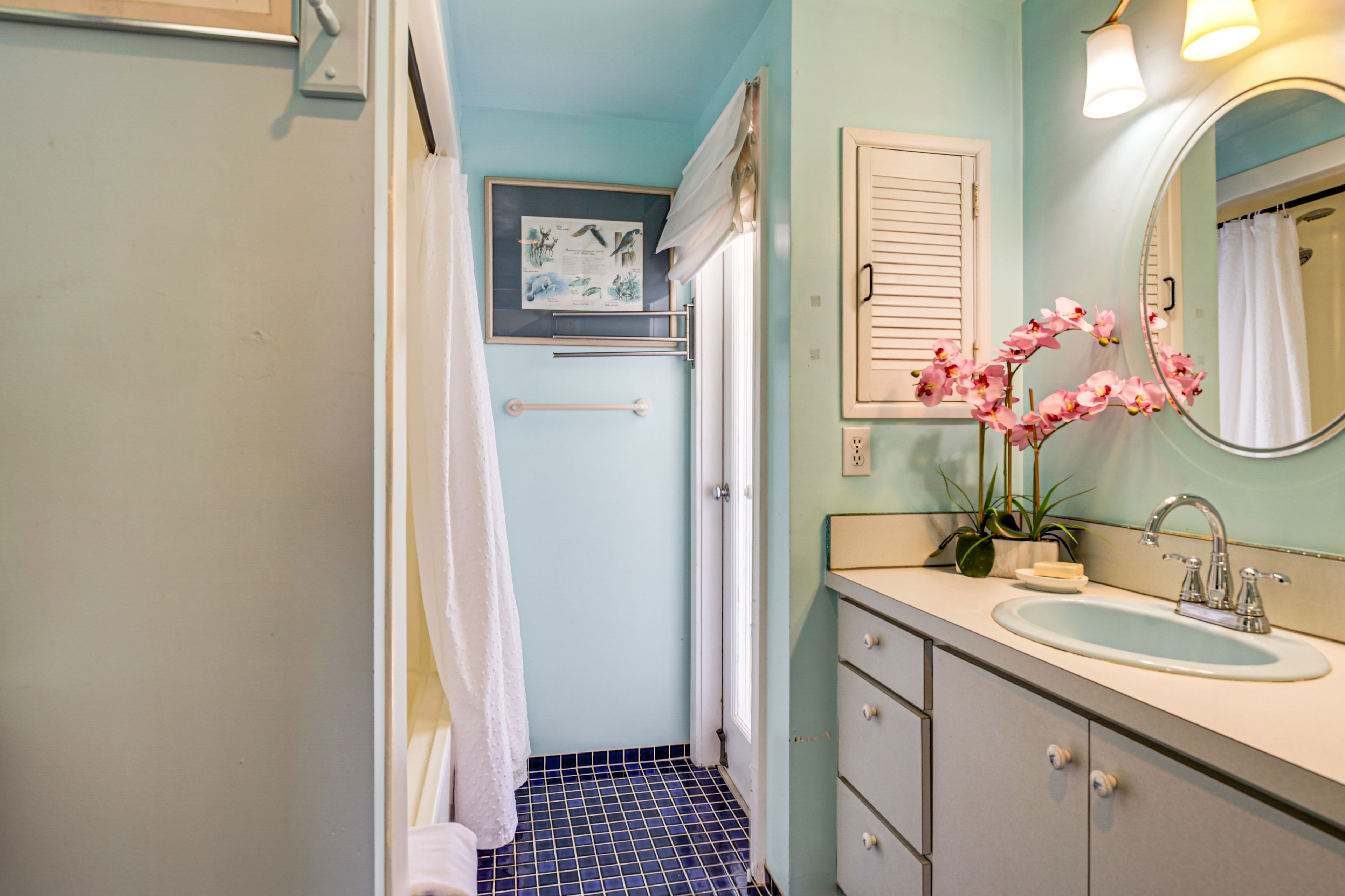 Full Bathroom | 2nd Floor