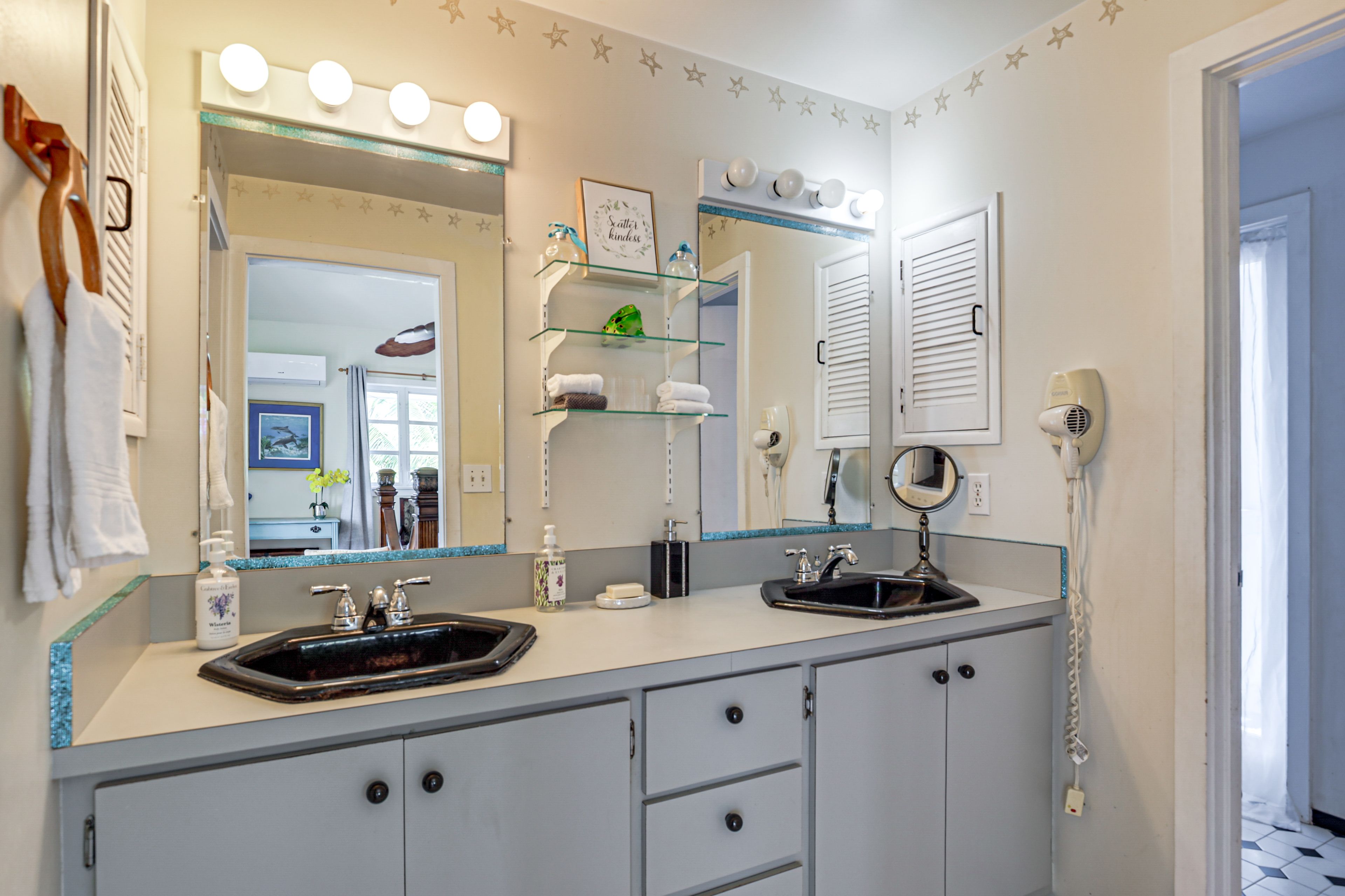 En-Suite Bathroom | 2nd Floor