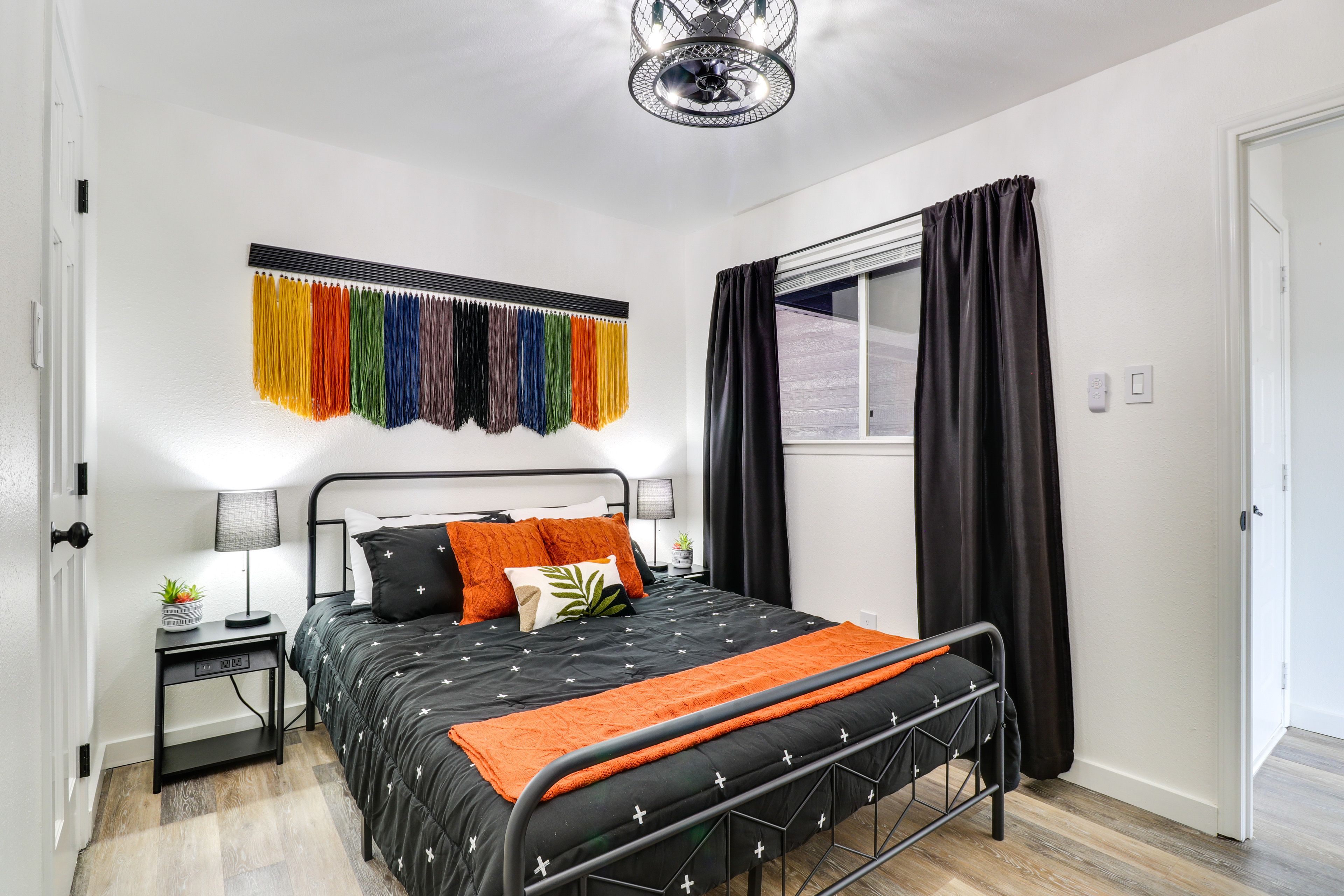 Bedroom | Queen Bed | Linens Provided