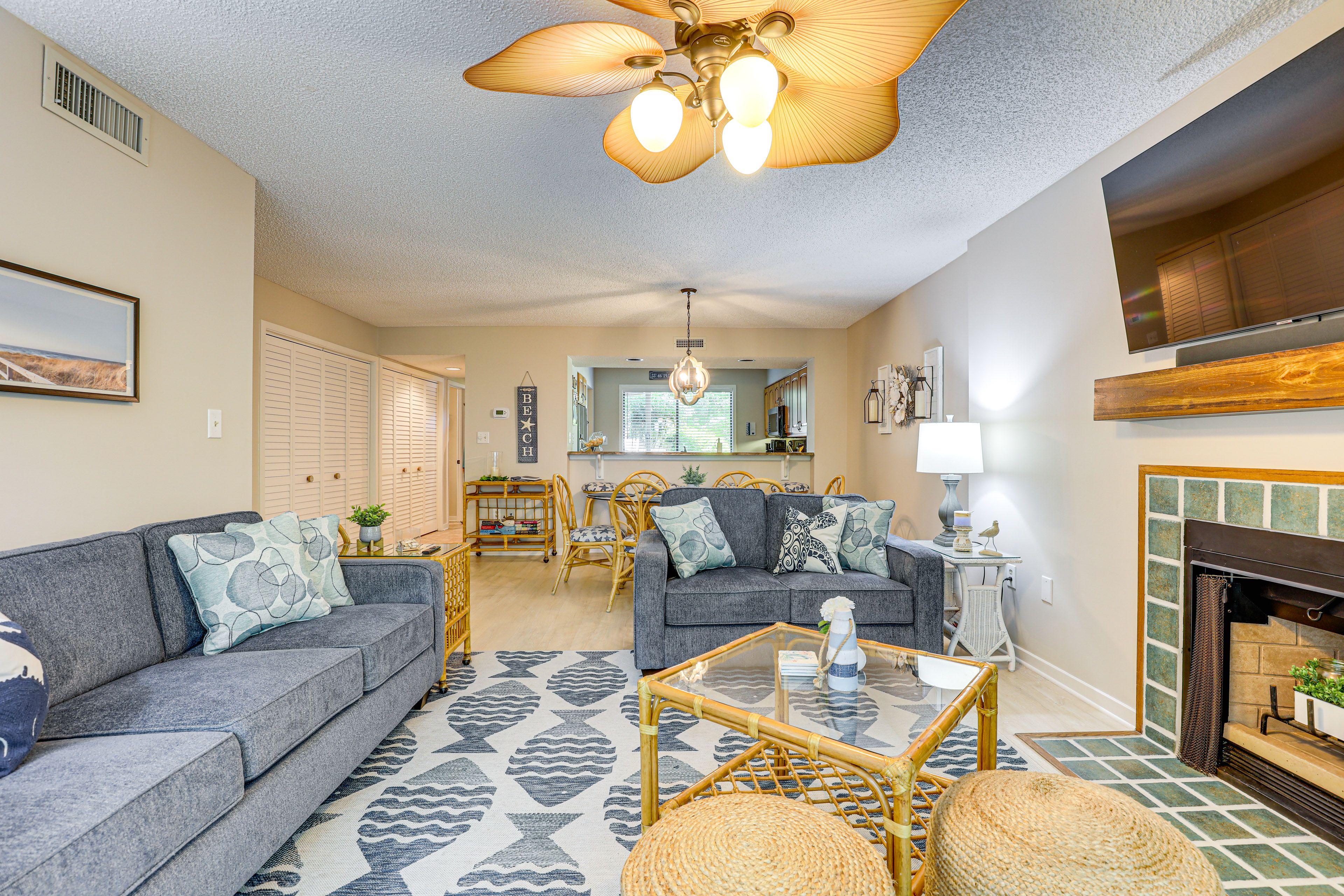 Living Room | Smart TV | Free WiFi