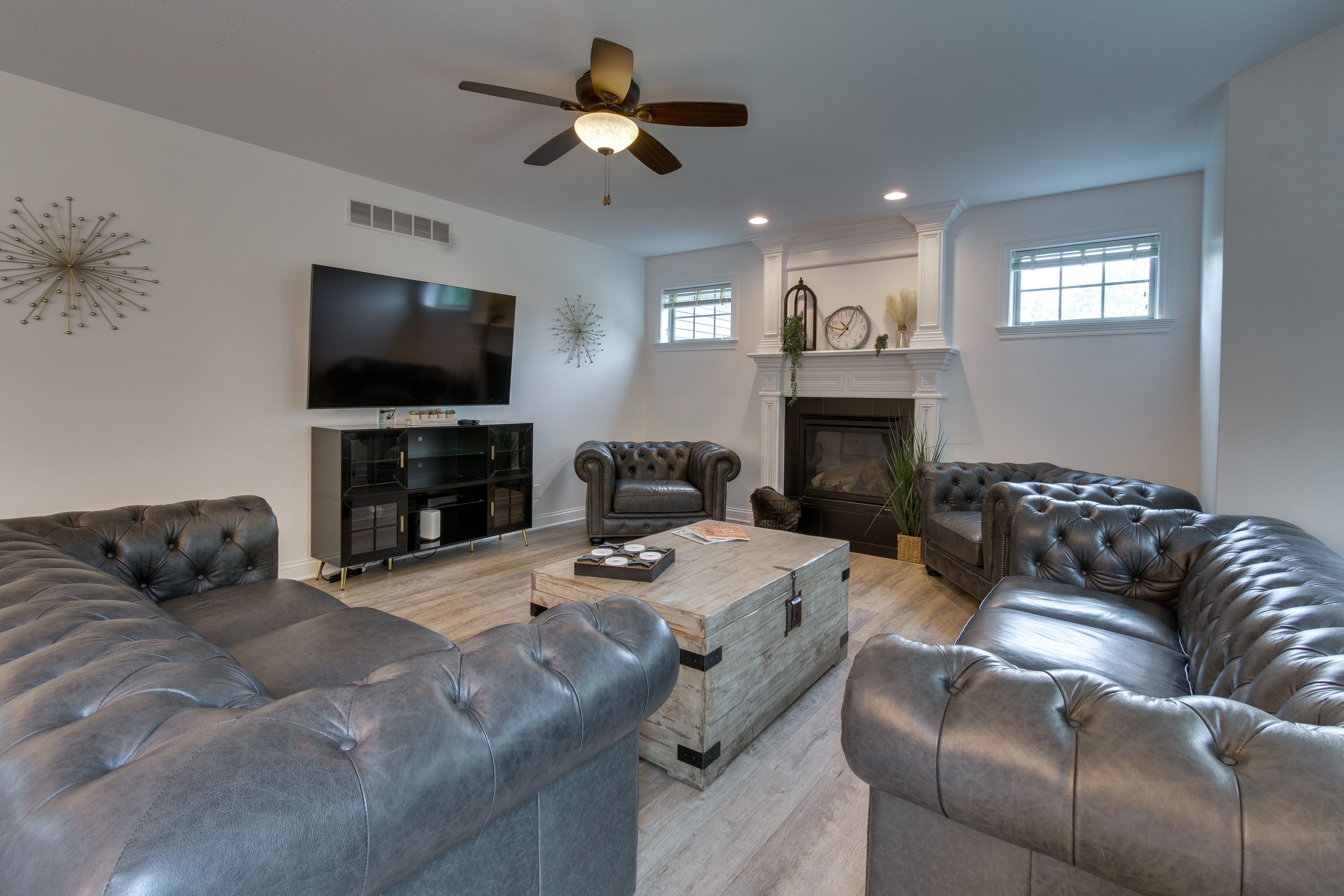 Living Room | Free WiFi | Central A/C | Smart TV