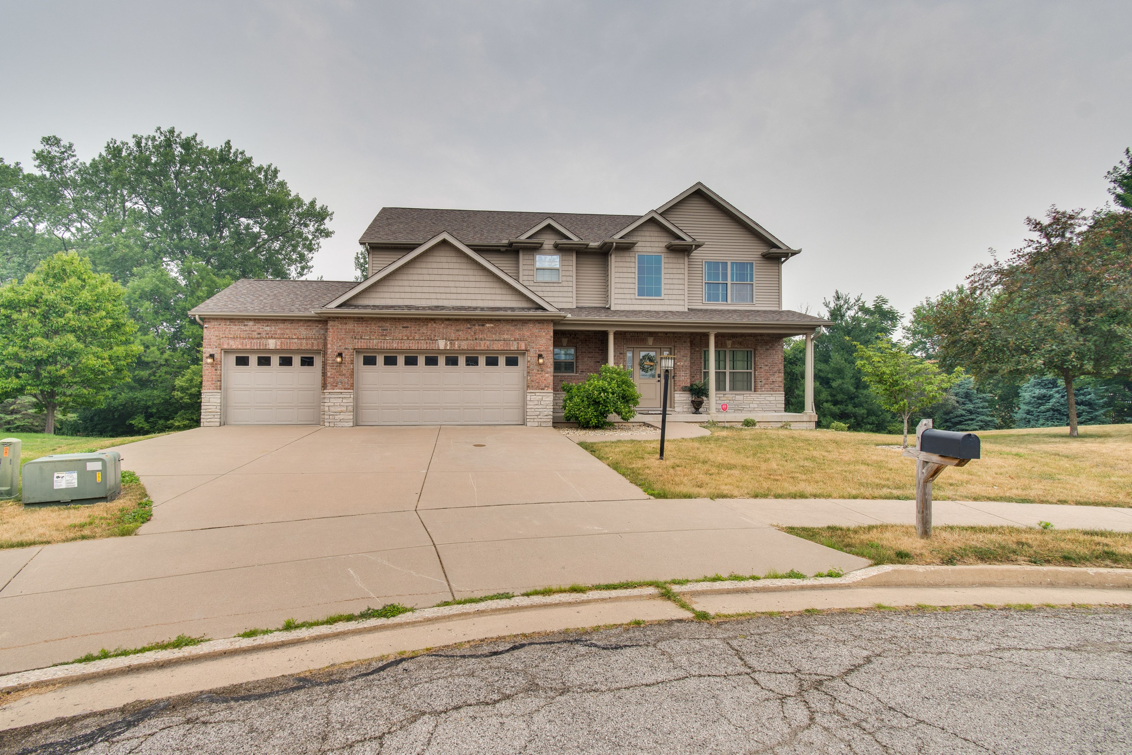 Exterior | Driveway (3 Vehicles) | Garage (3 Vehicles)