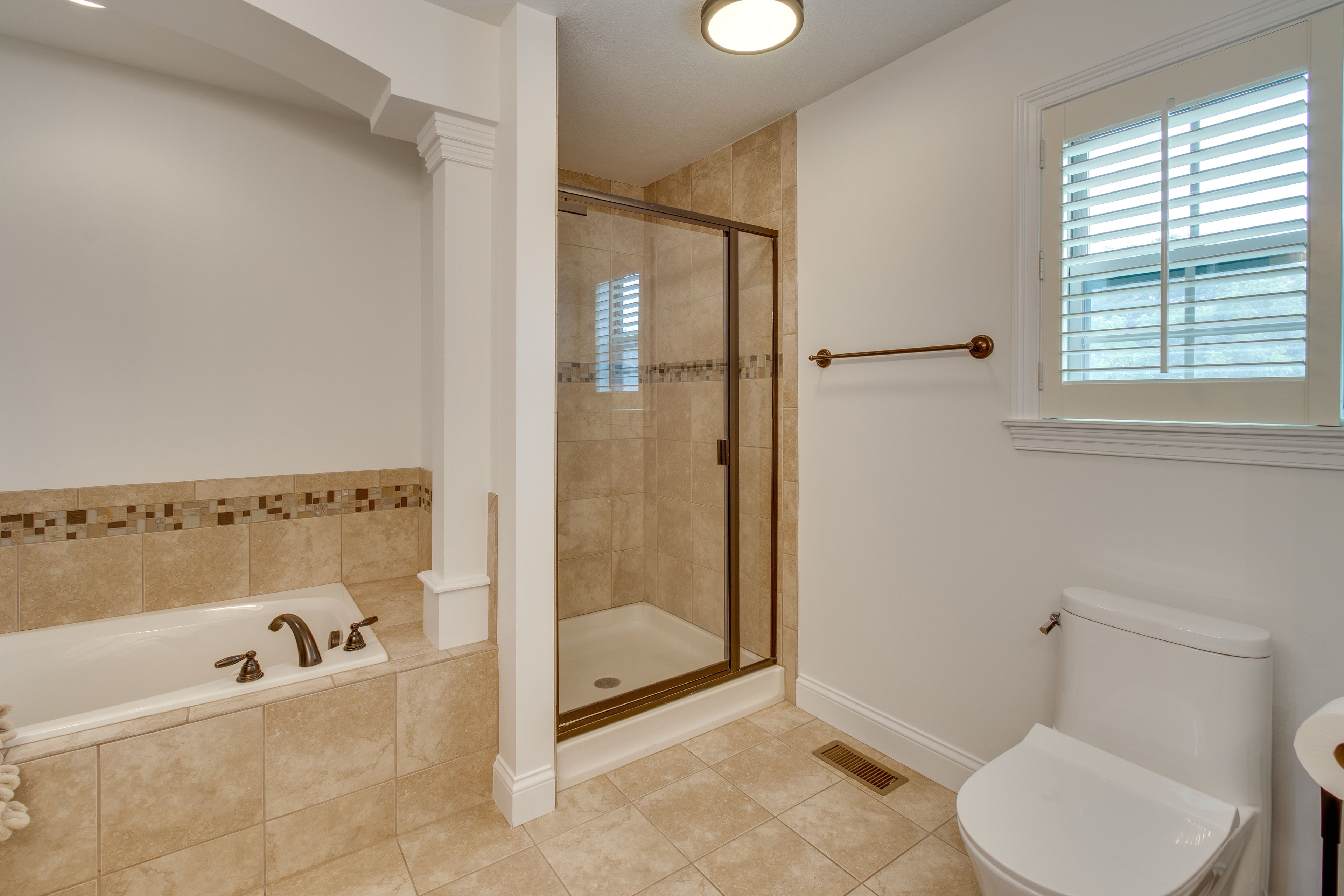 Bathroom | Complimentary Toiletries | Towels Provided