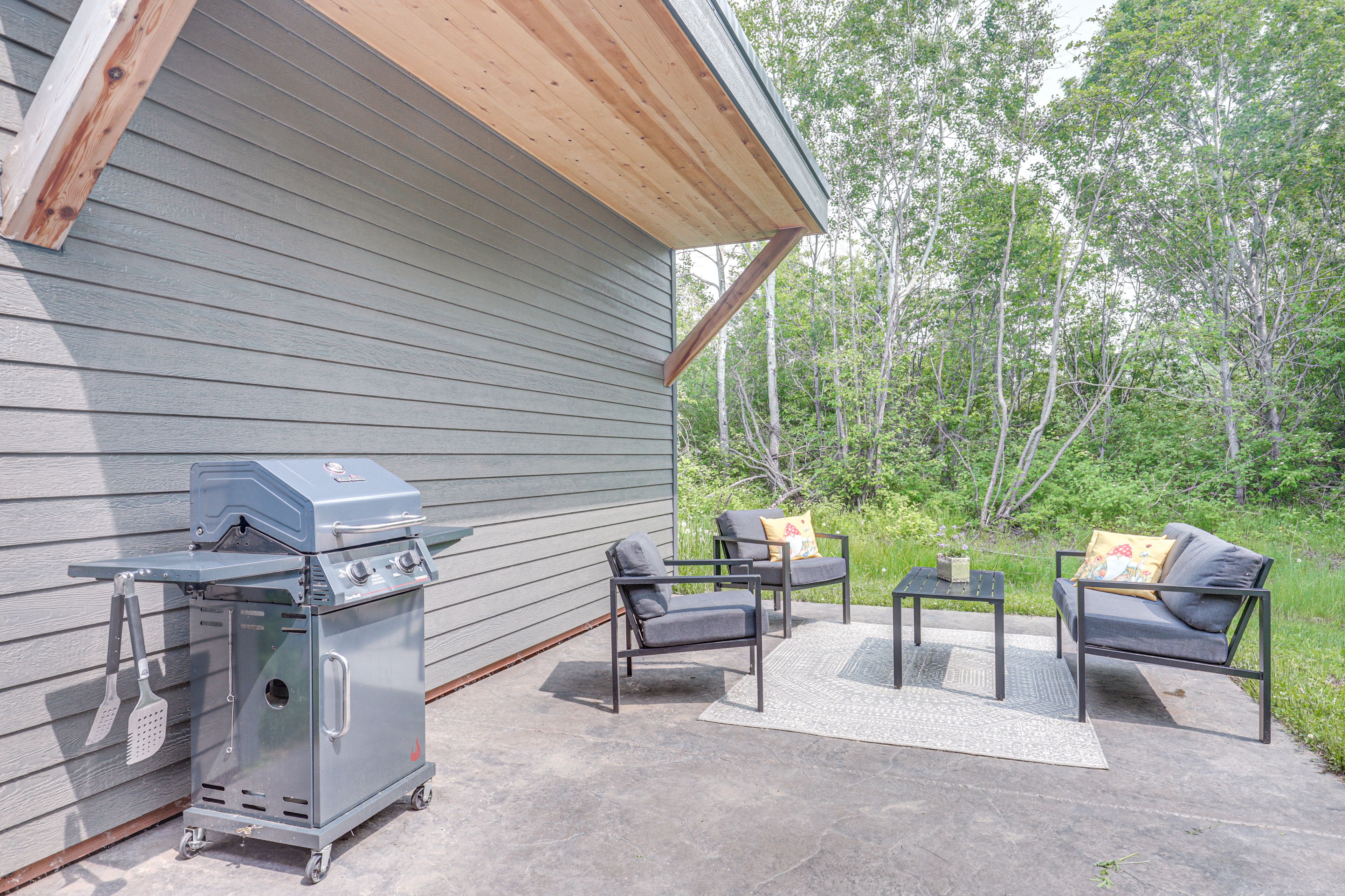 Private Patio | Gas Grill