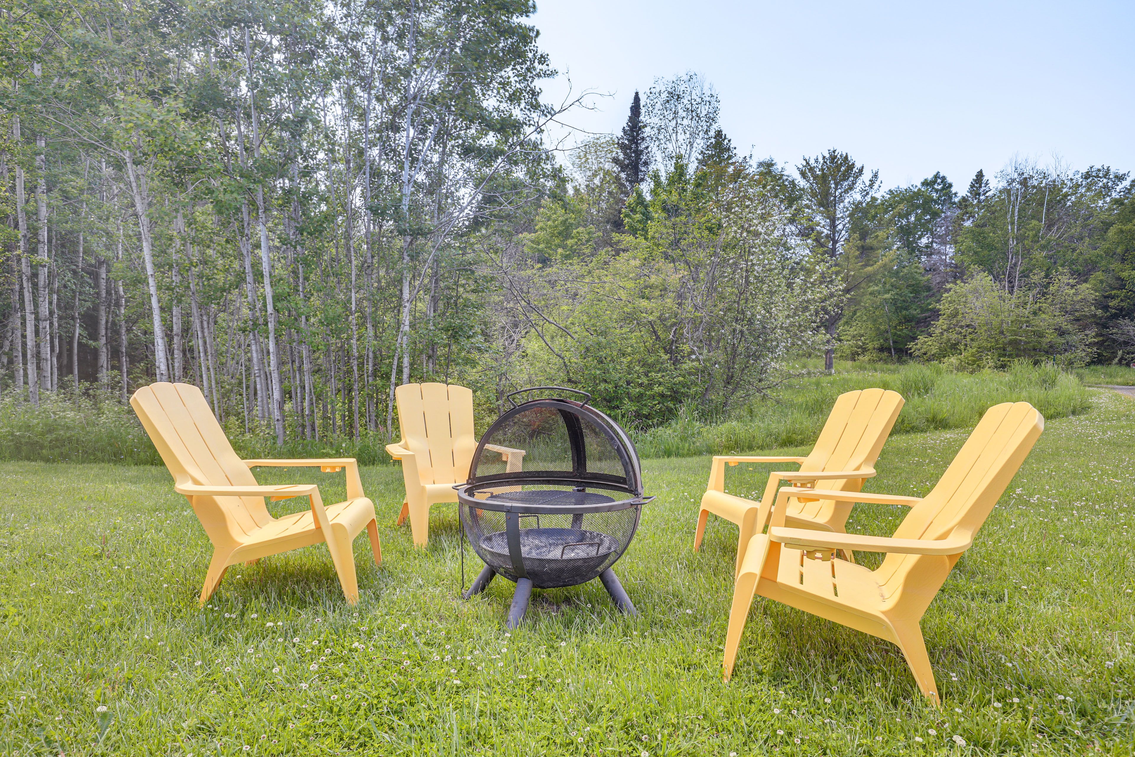 Private Yard (Unfenced) | 2 Acres | Wood-Burning Fire Pit