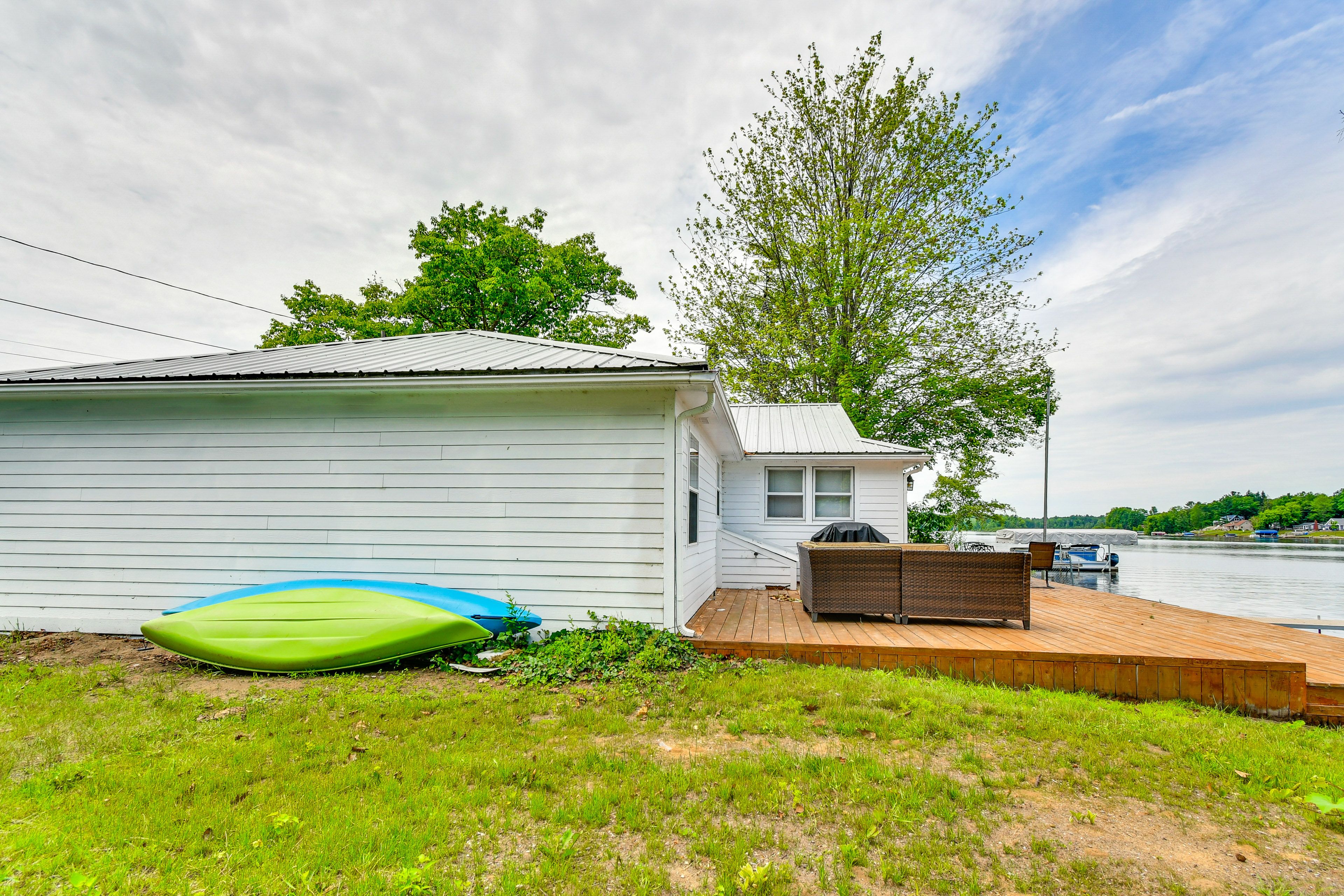 Side Exterior | Kayaks