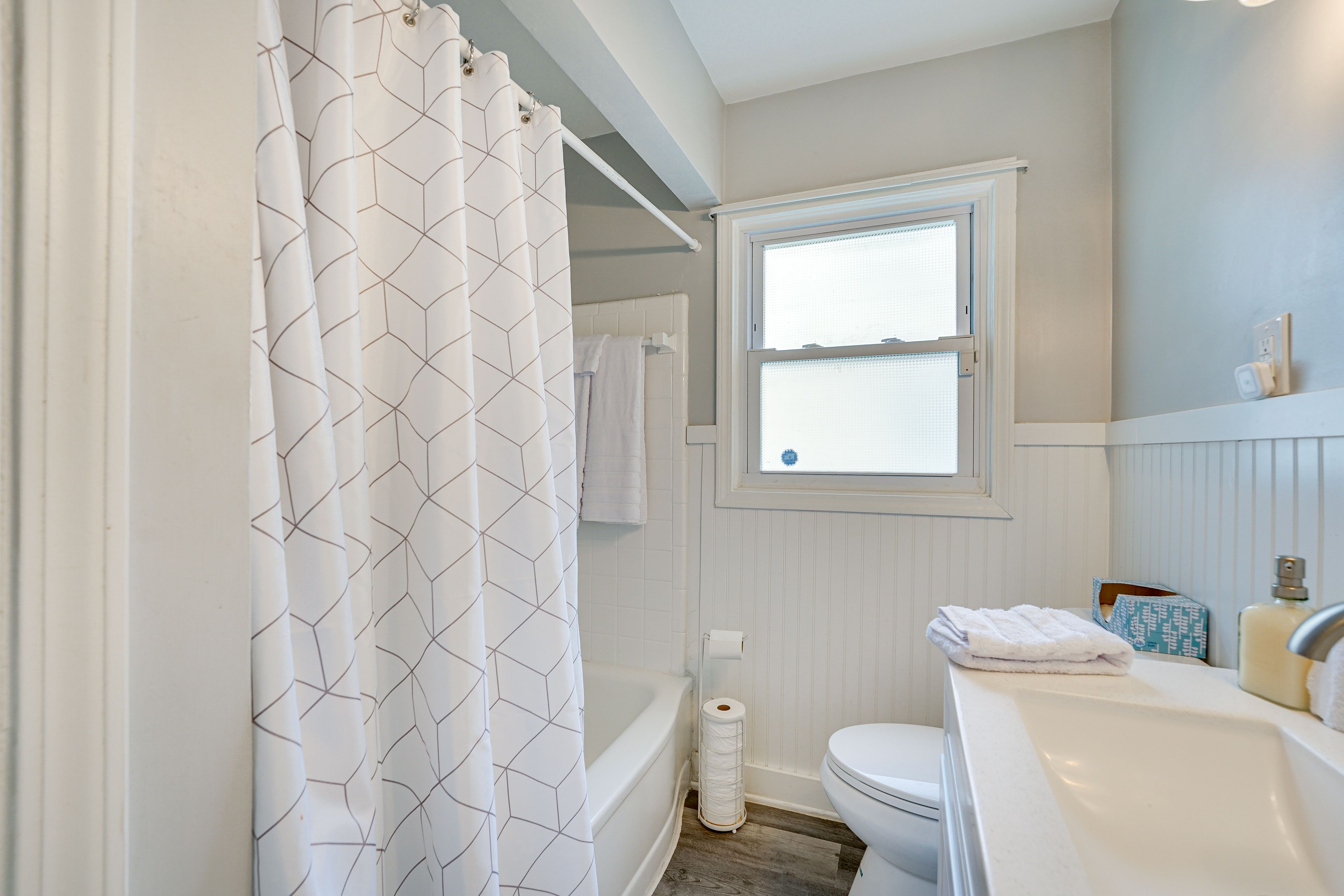 Full Bathroom | Complimentary Toiletries | Towels Provided