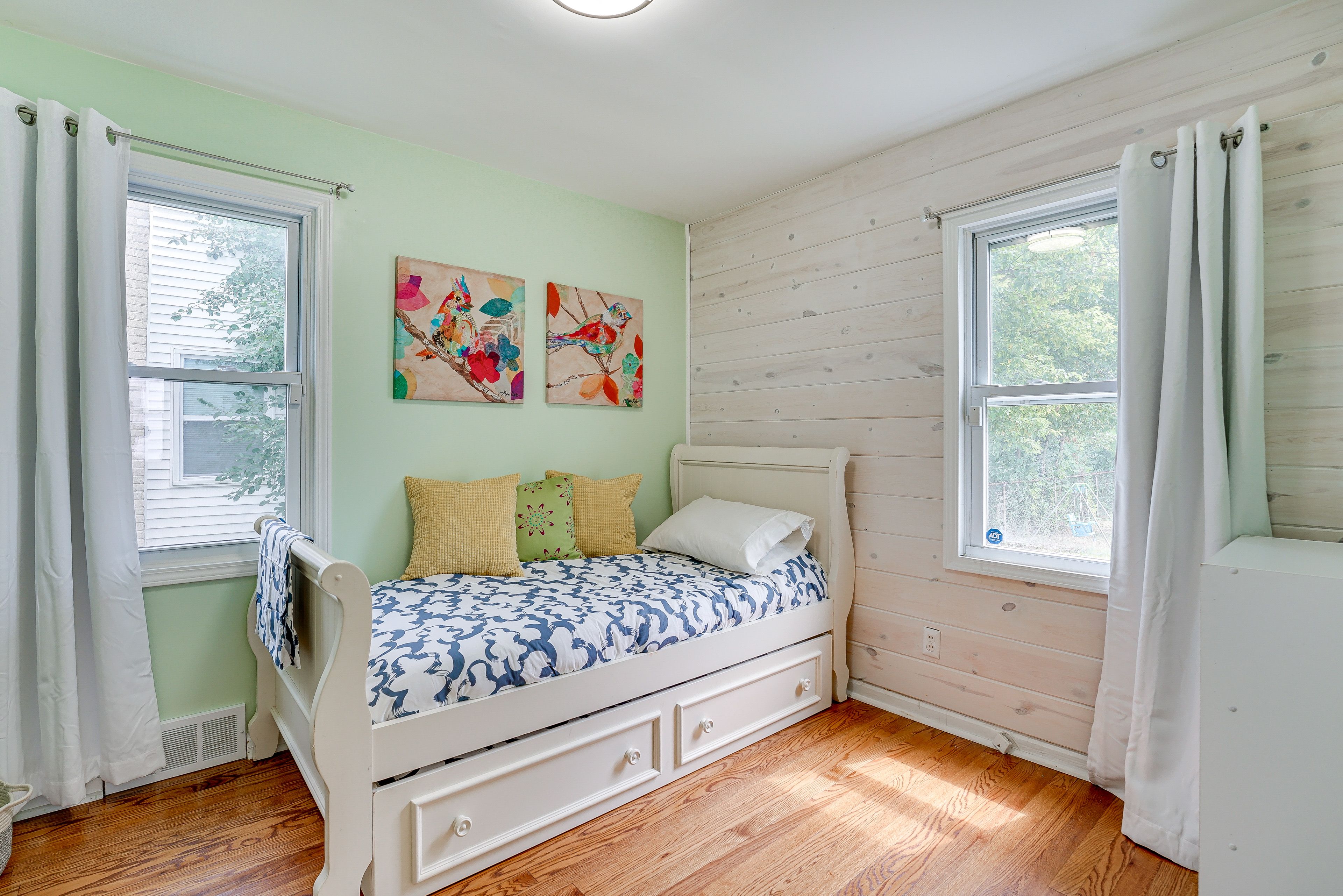 Bedroom 2 | Twin Daybed w/ Twin Trundle Bed