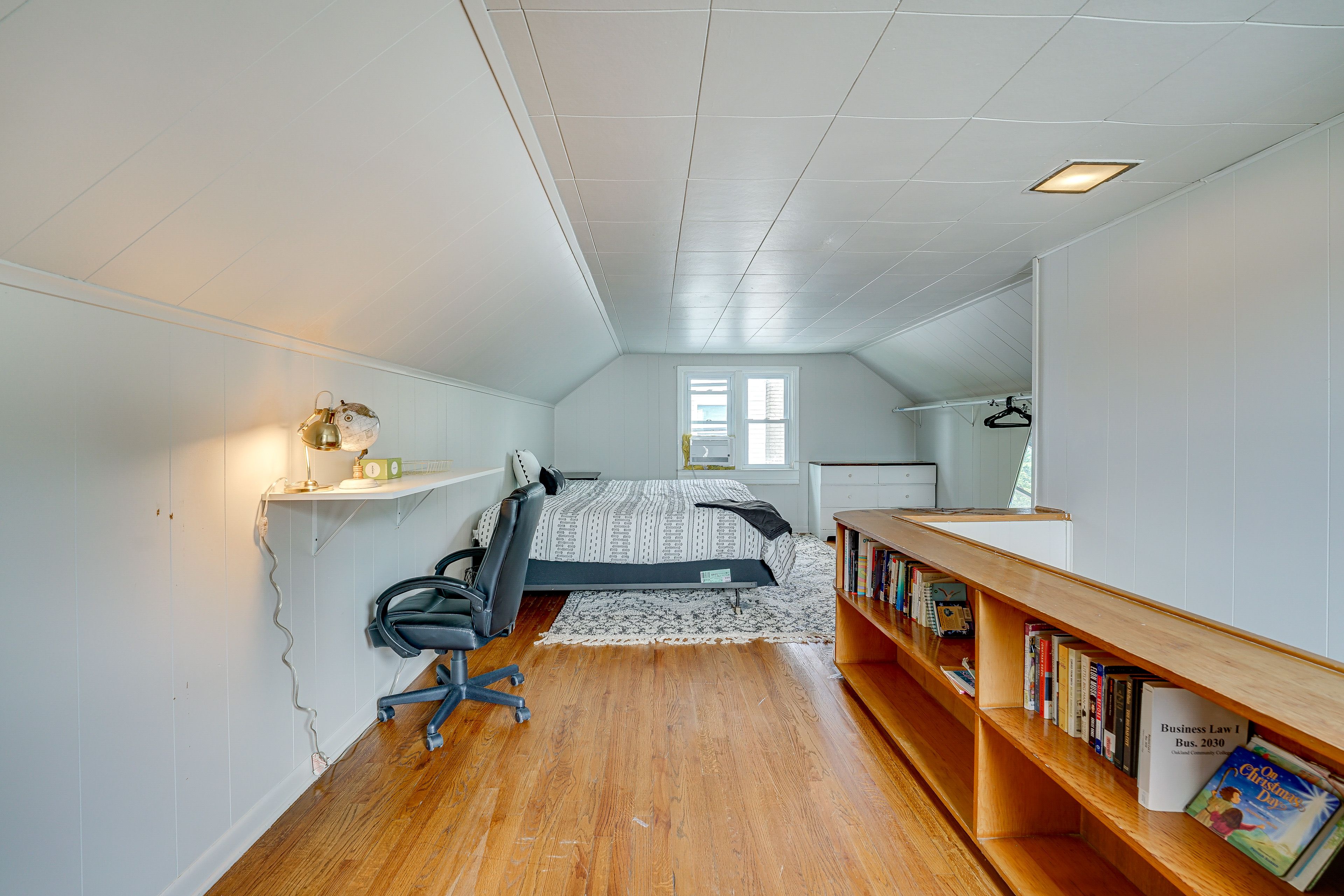 Bedroom 3 | Queen Bed | Work Desk