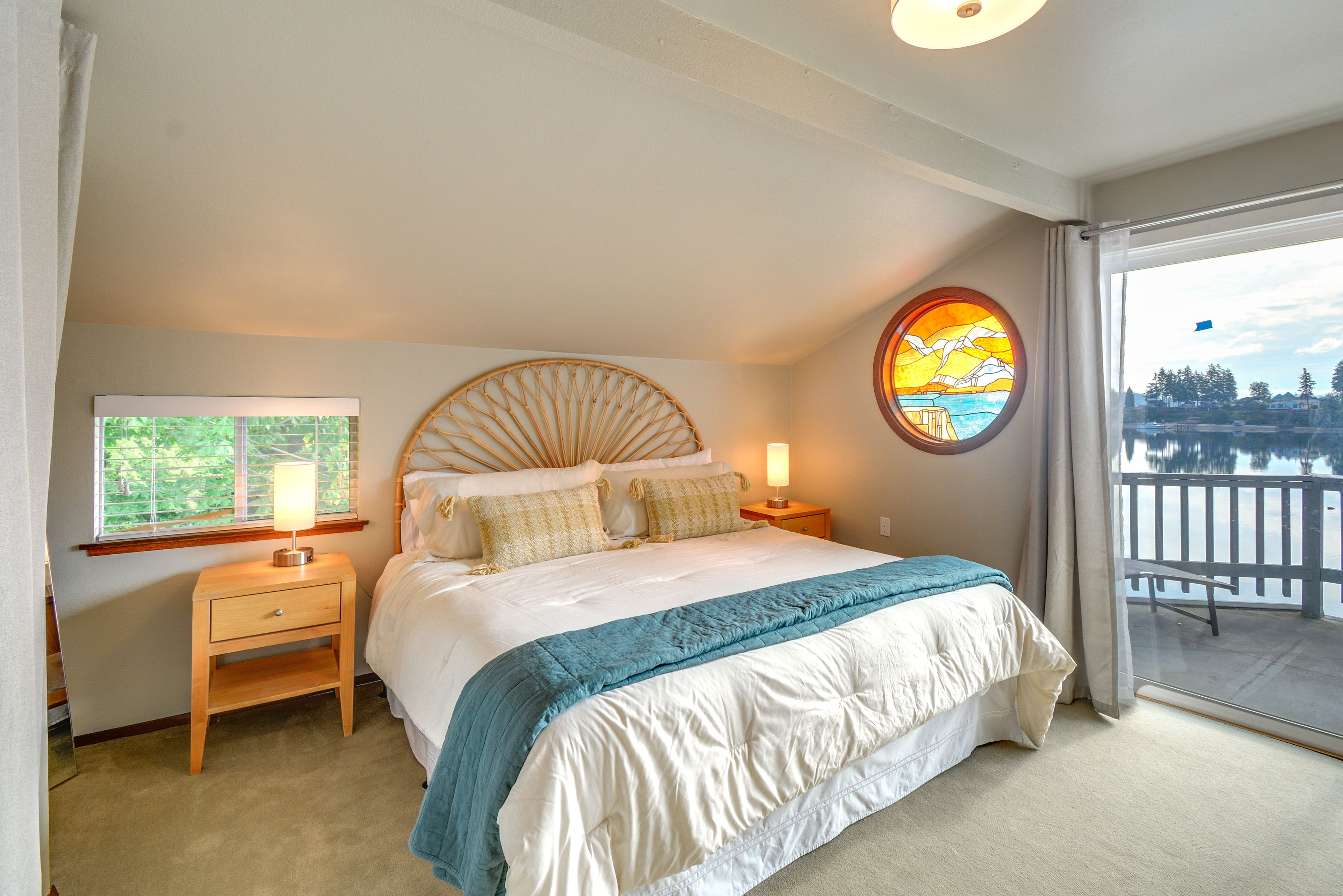 Bedroom 1 | King Bed | Linens Provided