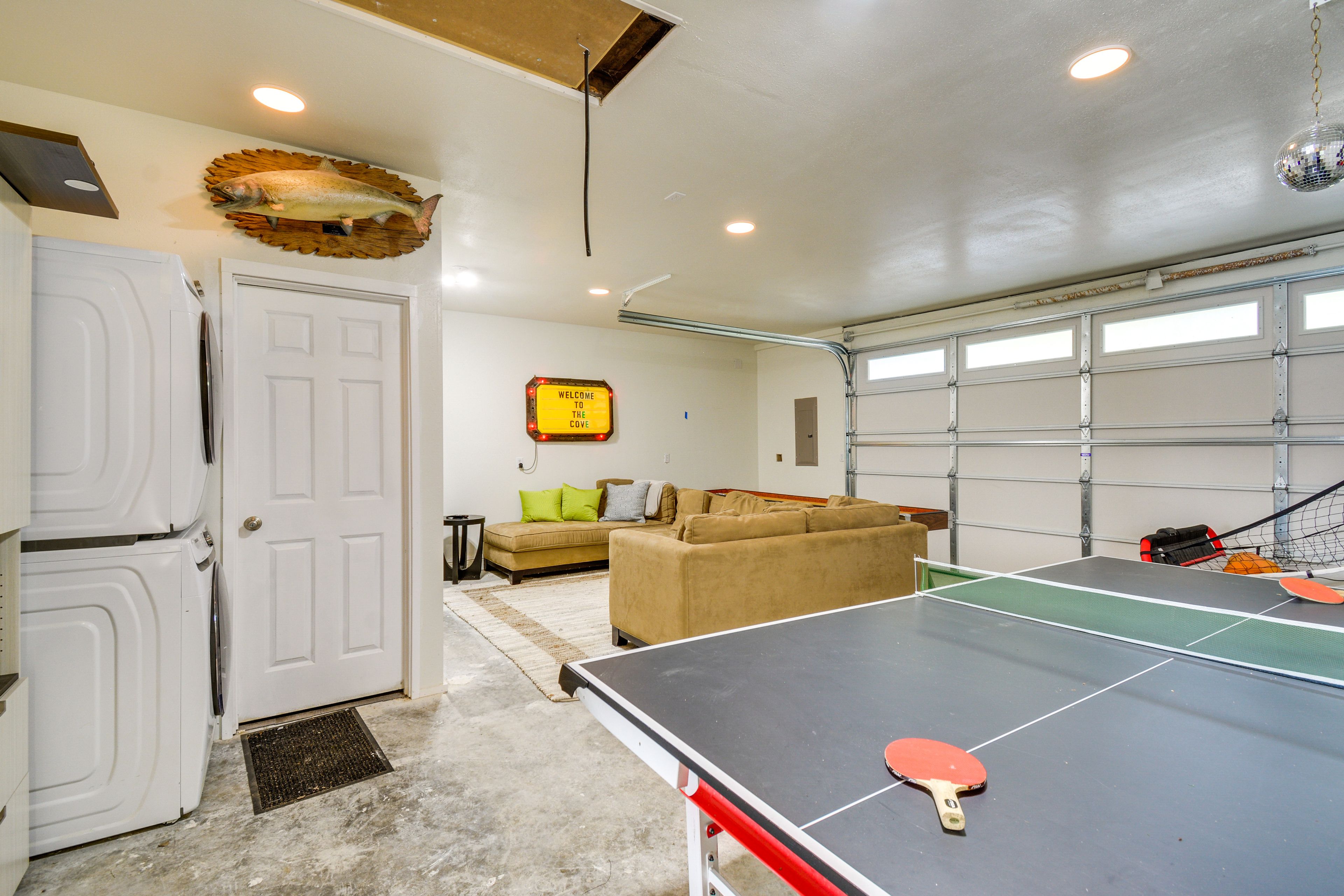 Game Room | Ping Pong Table | Mini Basketball Game | Washer & Dryer