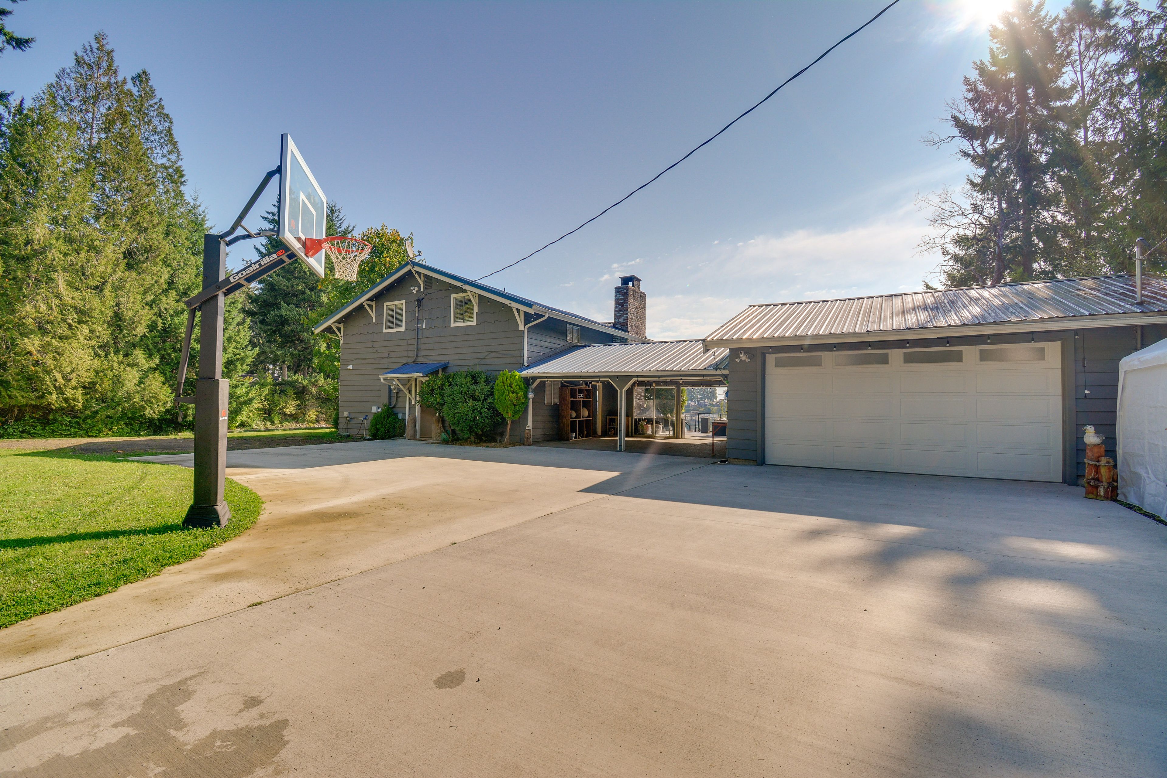 Main House Exterior | Basketball Hoop