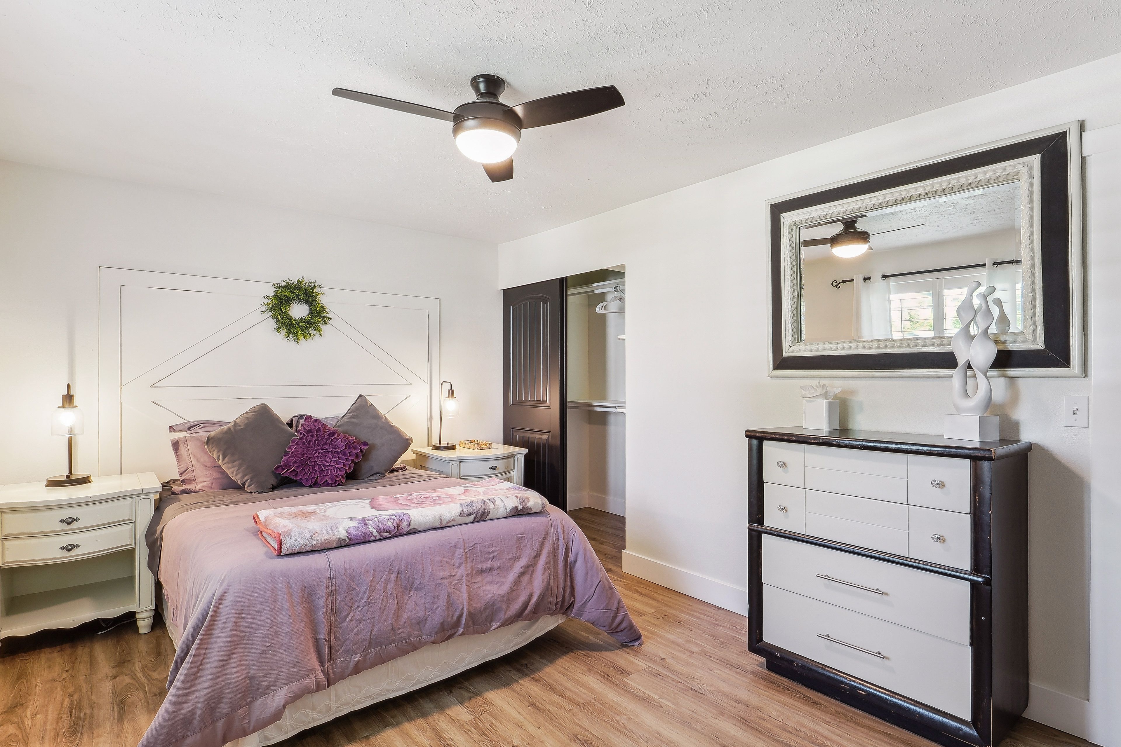Bedroom 1 | Queen Bed | Linens Provided | Smart TV | En-Suite Bathroom