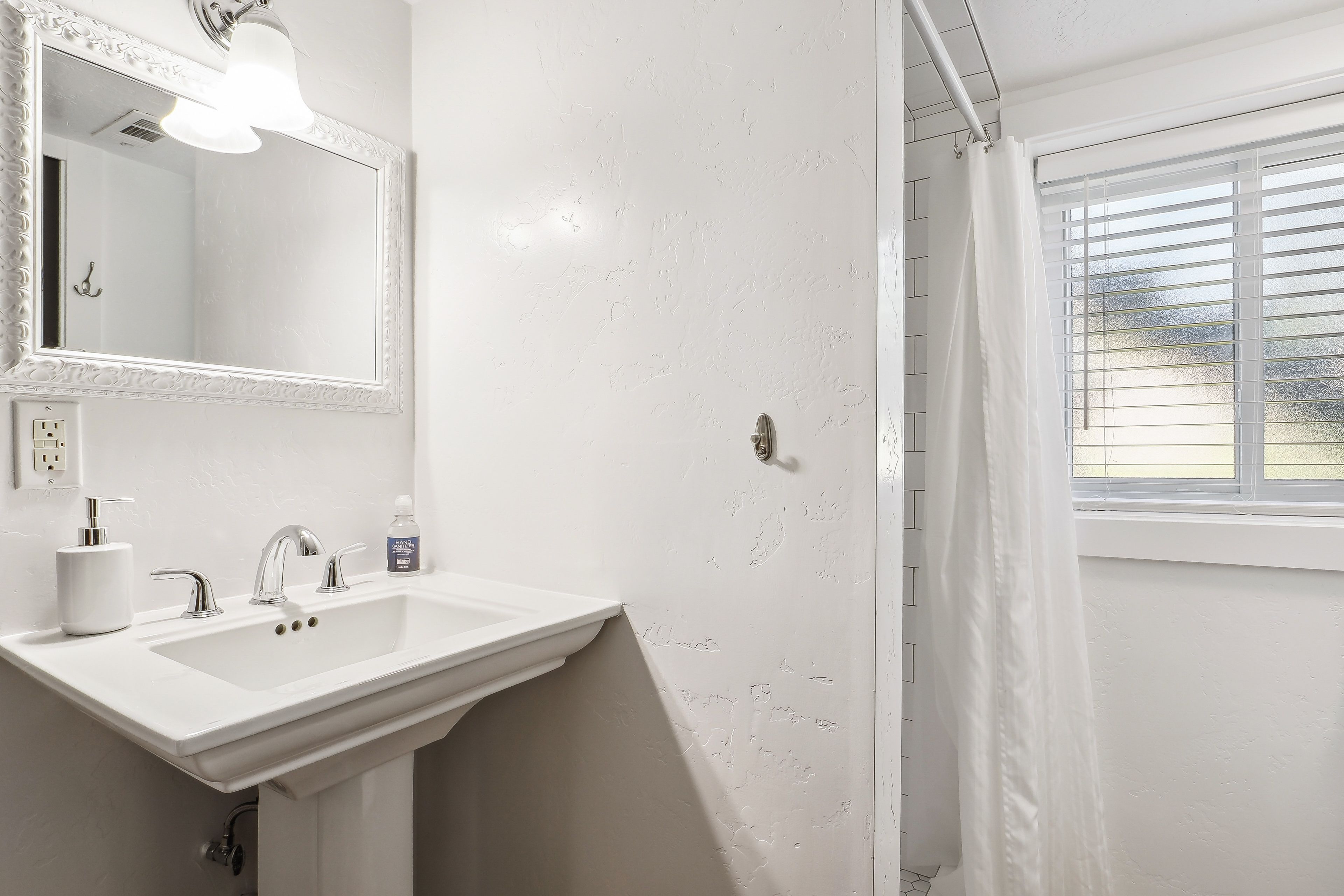 Full Bathroom | Walk-In Shower | Hair Dryer