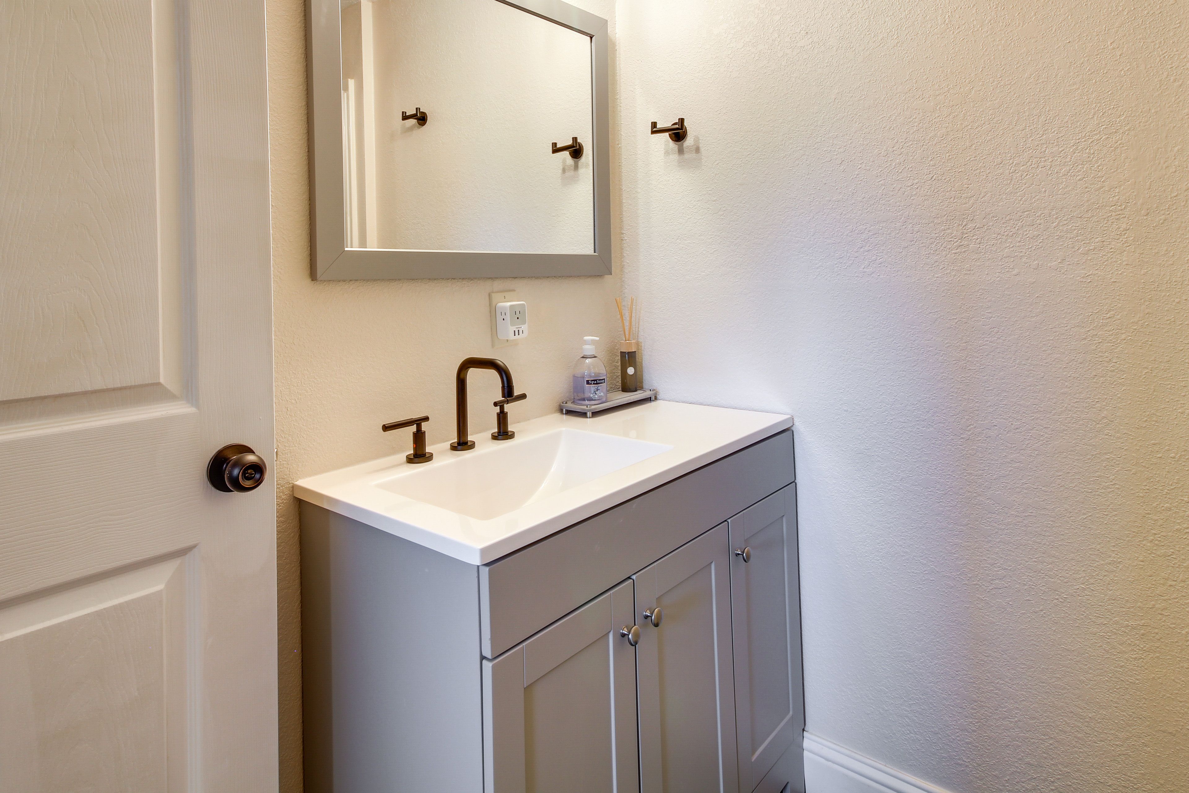 Bathroom | Complimentary Toiletries | Towels Provided