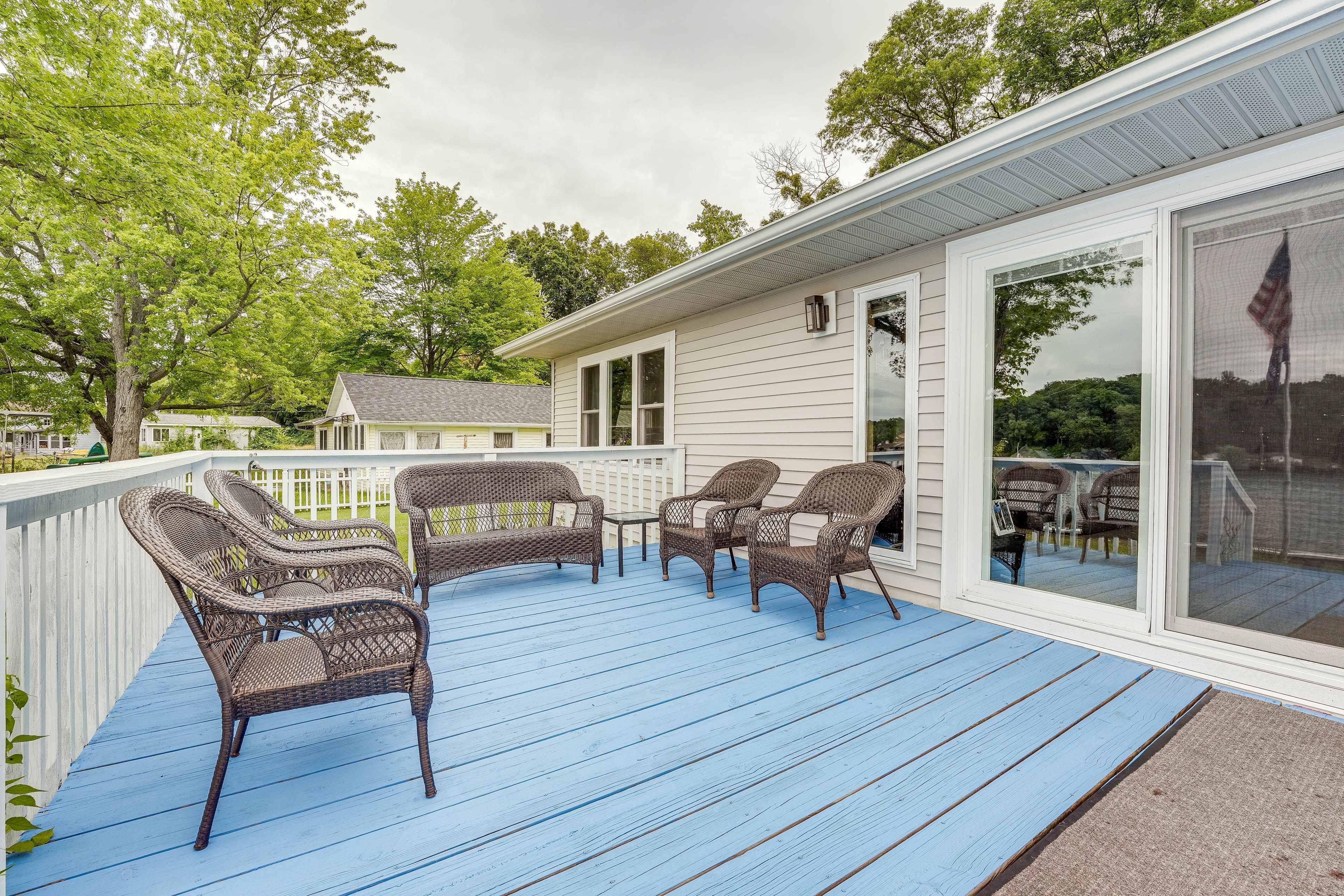 Deck | Outdoor Seating