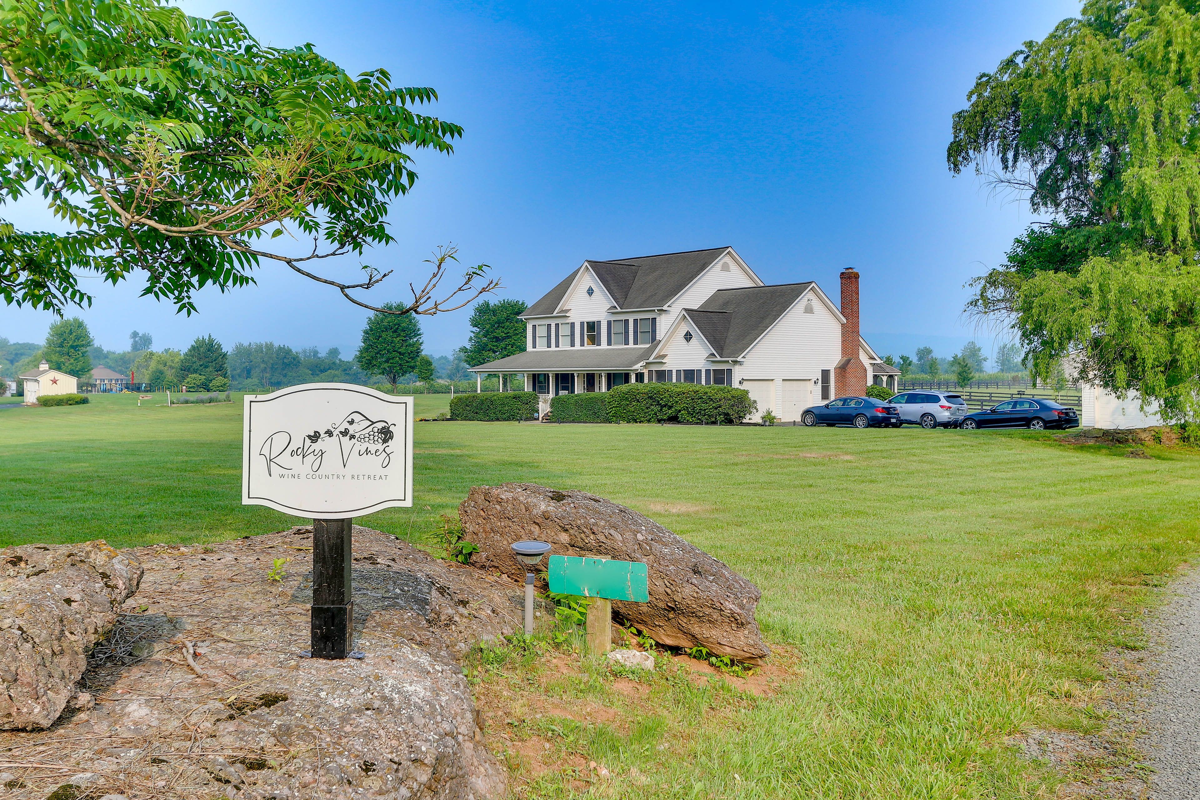 Leesburg Vacation Rental | 1BR | 1BA | 950 Sq Ft | Stairs Required to Enter