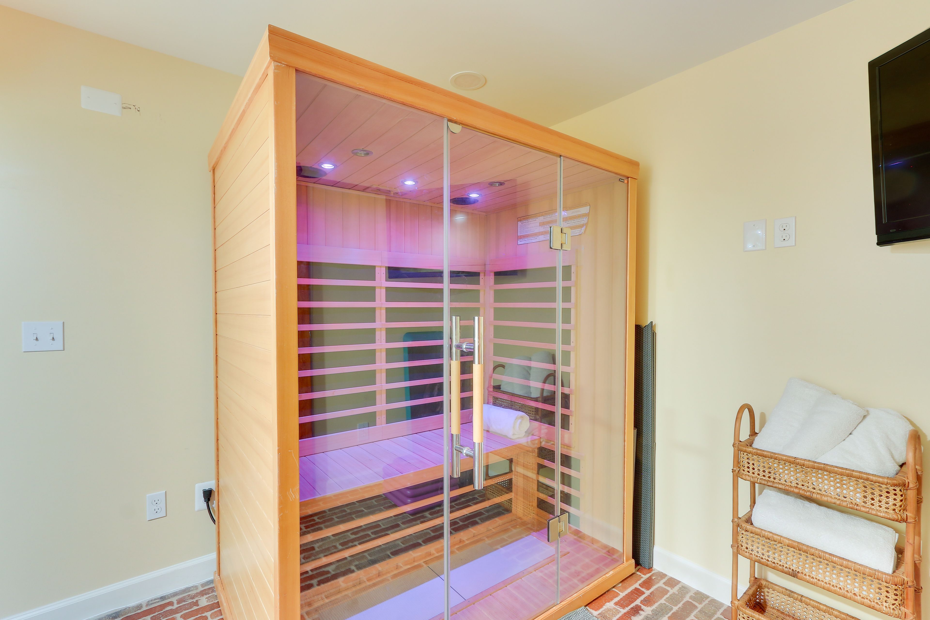 Private Sauna | Exercise Equipment | Smart TV