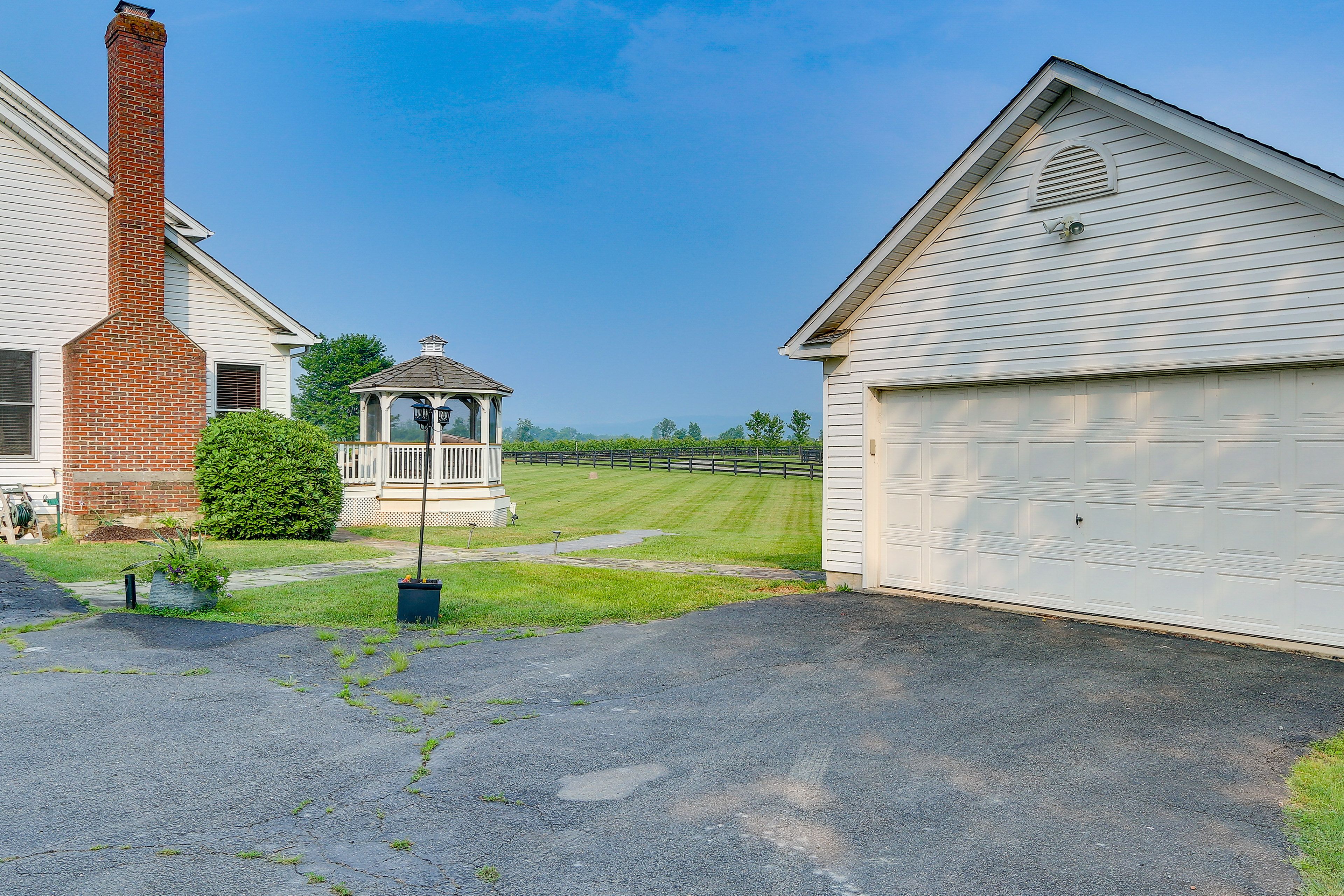 Apartment Exterior | Parking | Shared Driveway (2 Vehicles)
