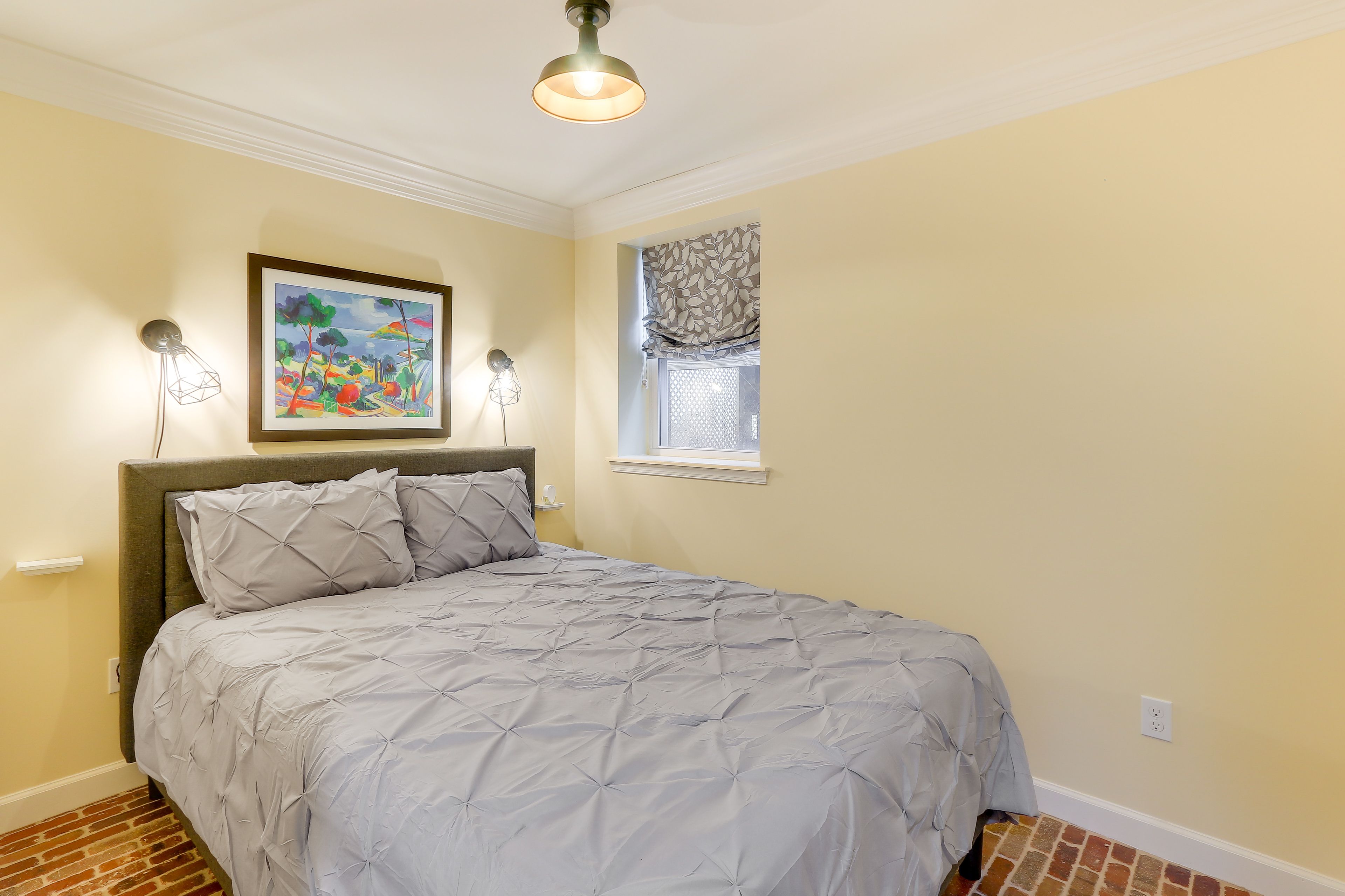 Bedroom | Queen Bed | Linens & Towels Provided