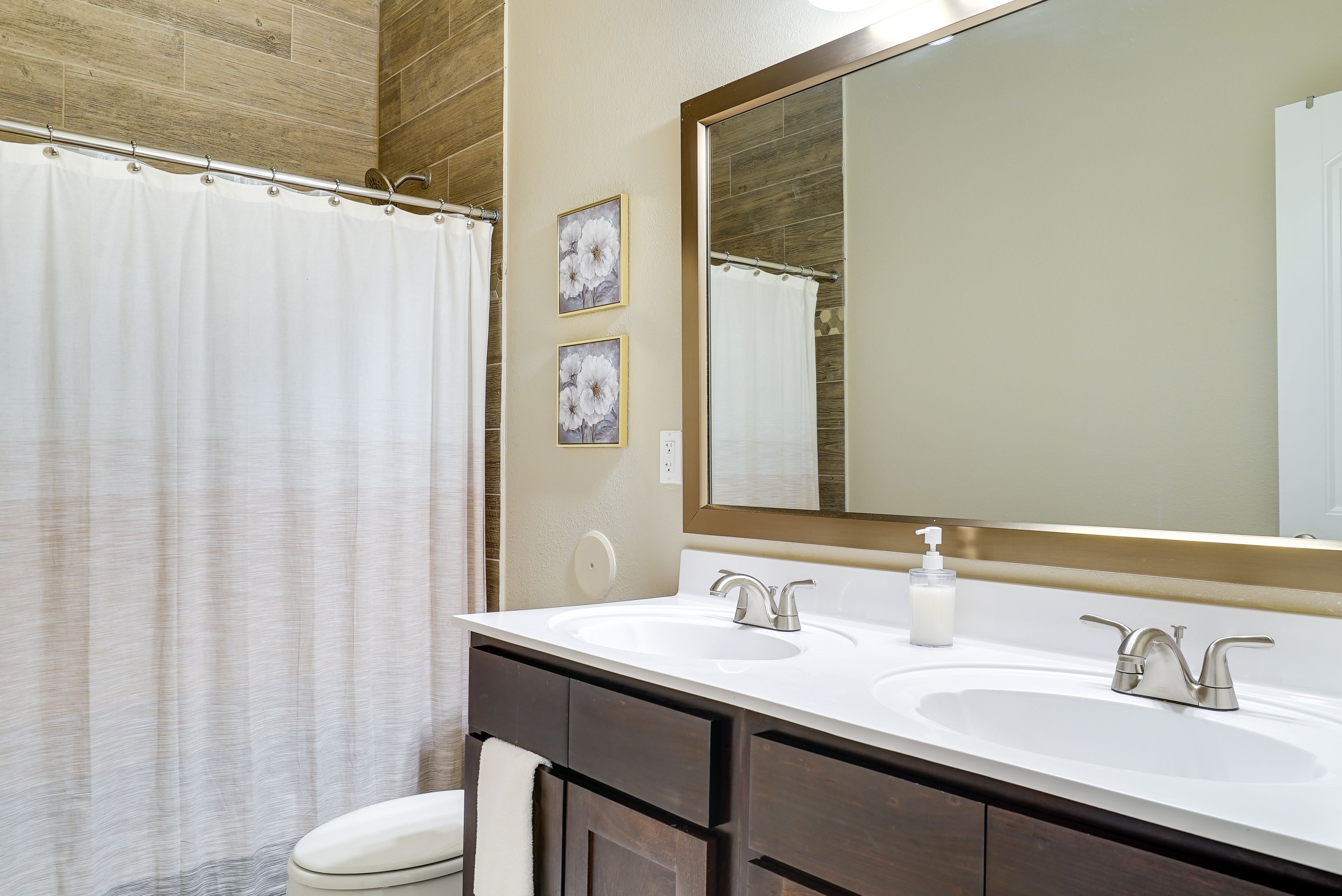 Full Bathroom