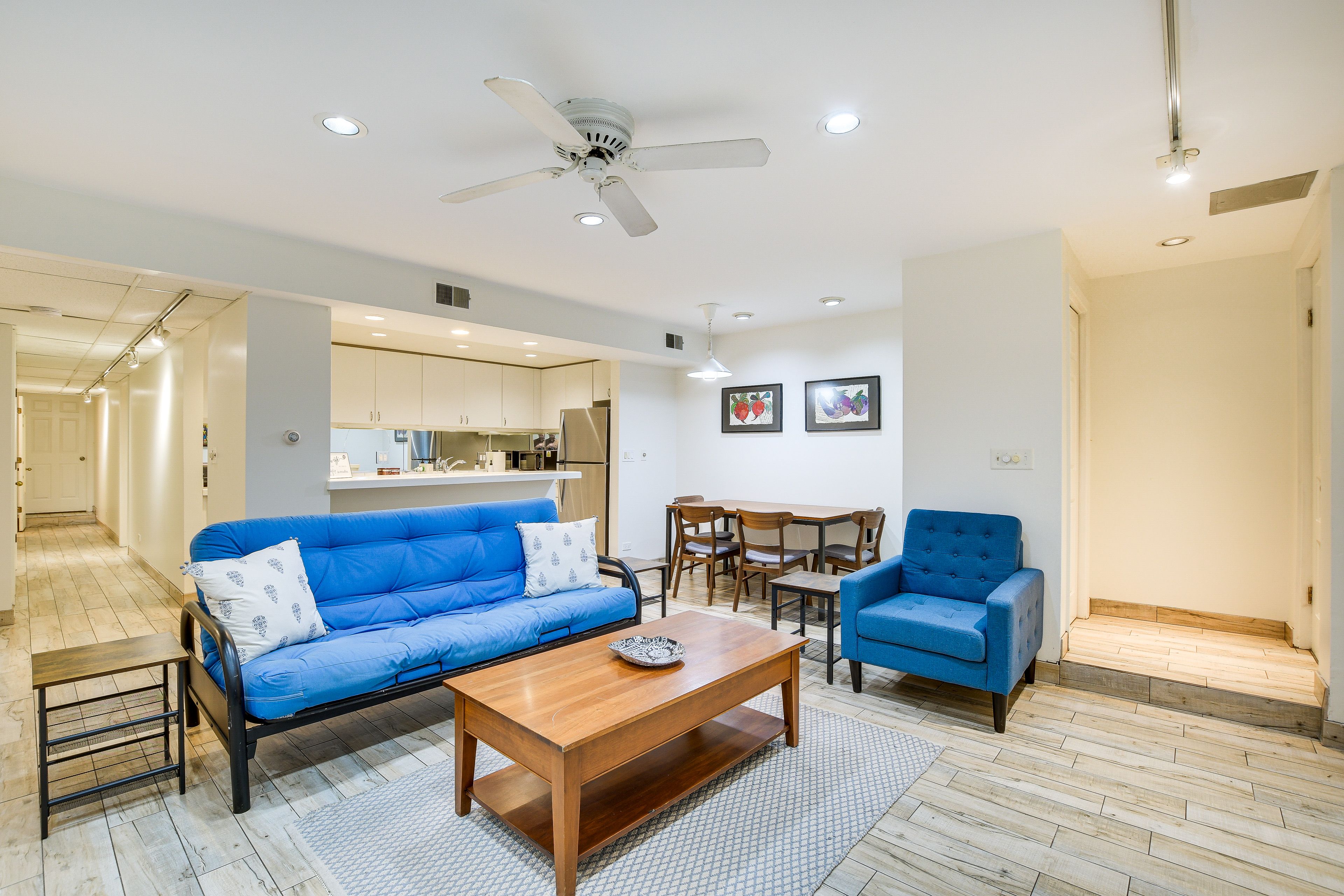 Living Room | Twin Futon | Free WiFi | Central A/C | Smart TV