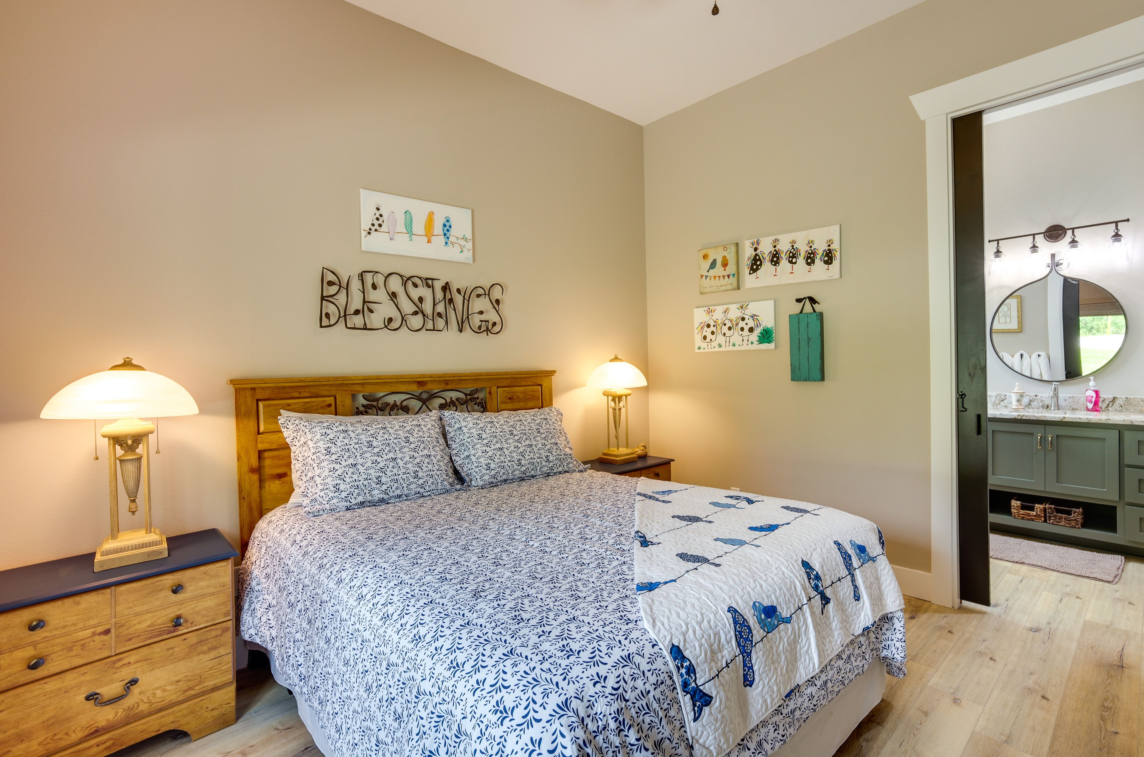 Bedroom 2 | Queen Bed