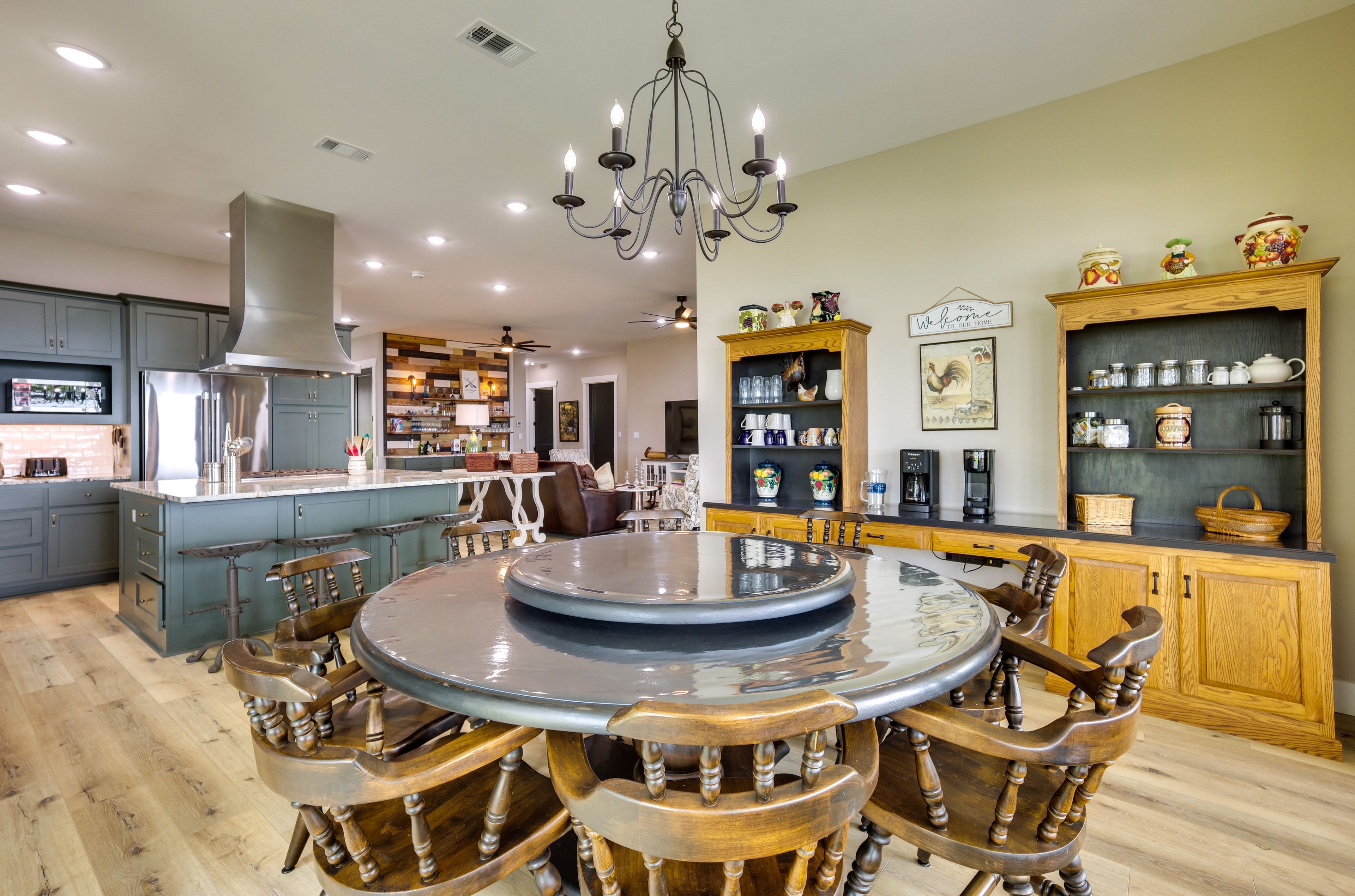 Dining Area | Dishware & Flatware Provided
