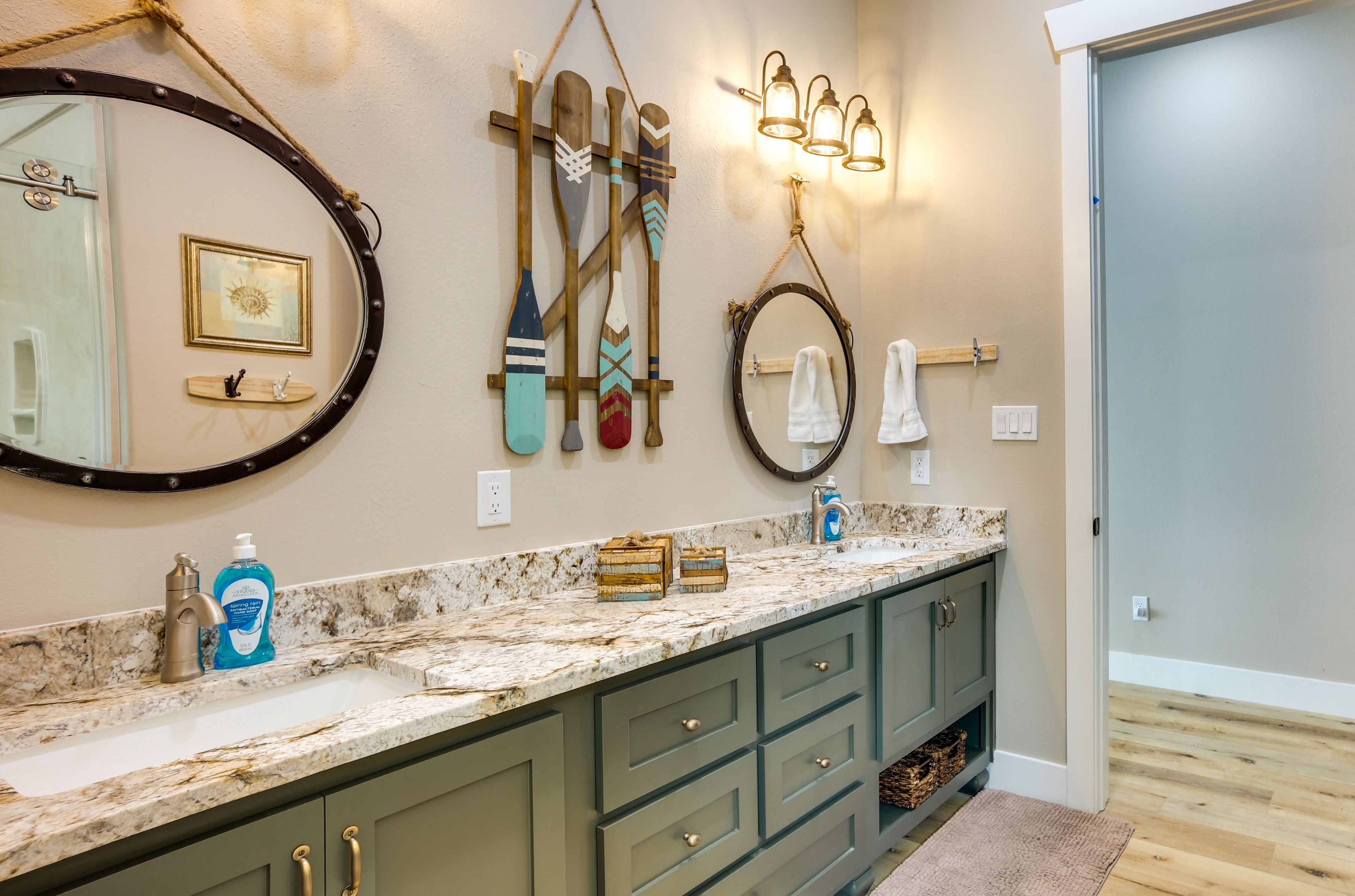 Full Bathroom | Complimentary Toiletries