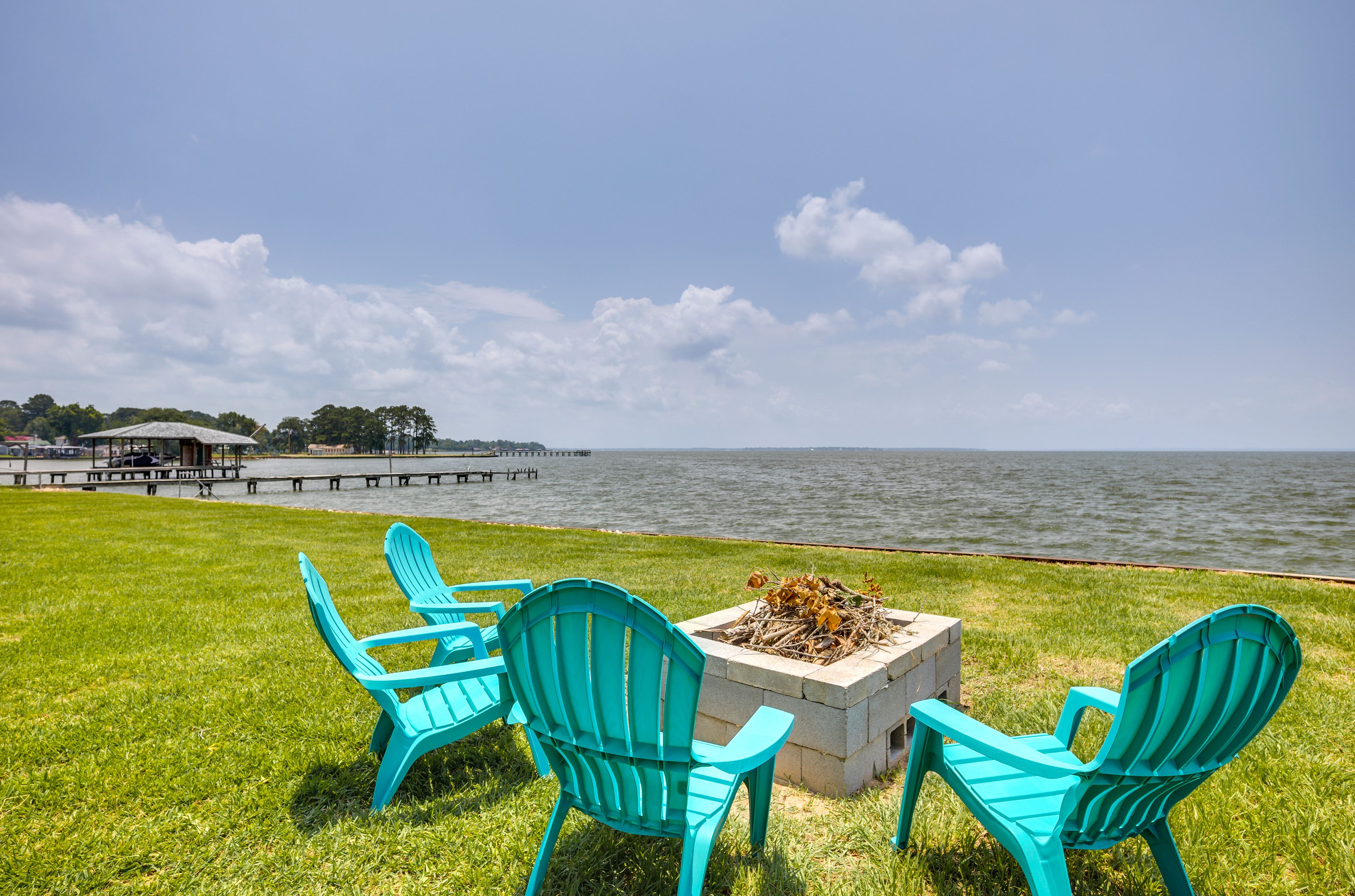 Onalaska Vacation Rental | 5BR | 3BA | 2,898 Sq Ft | Step-Free Access via Ramp