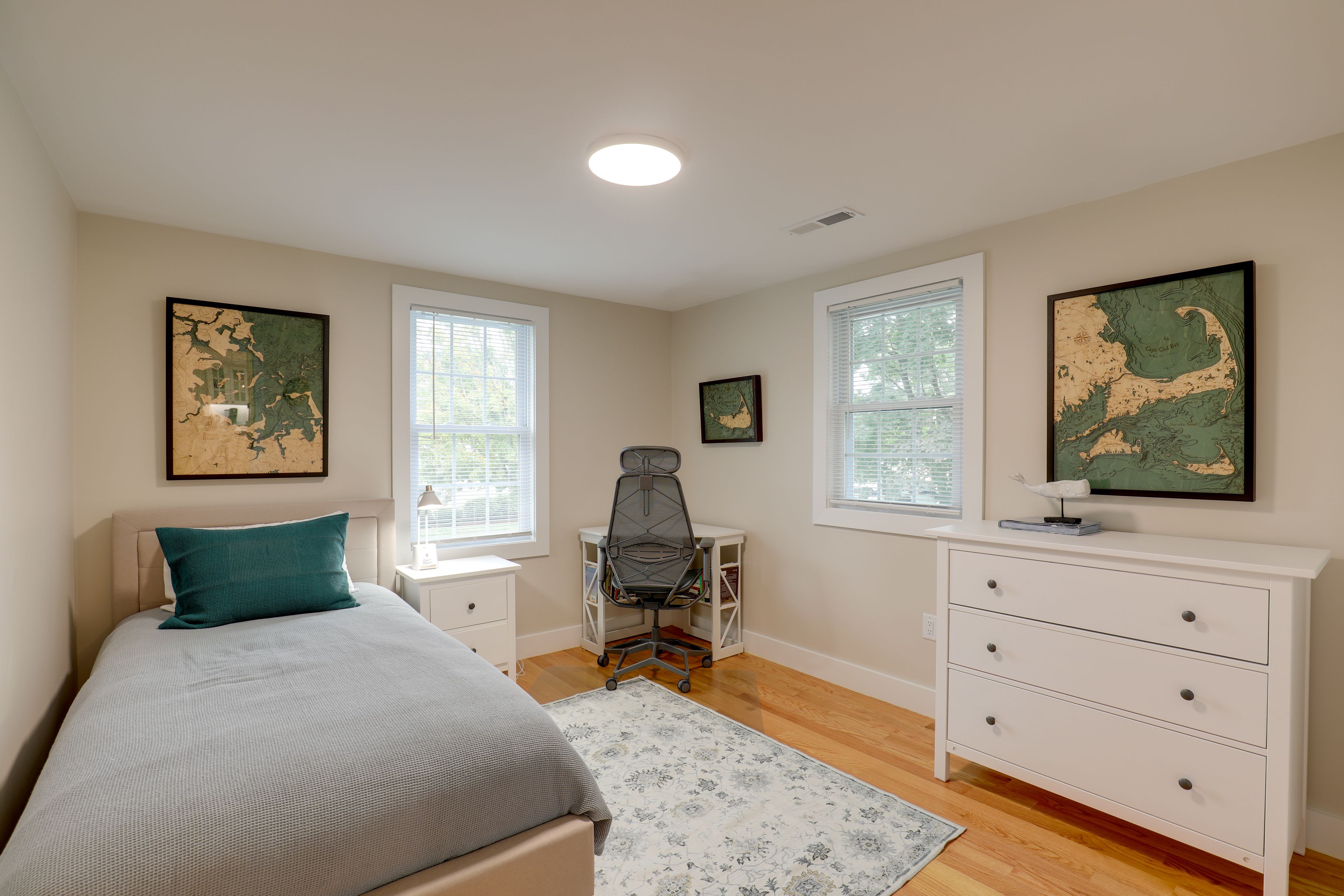 Bedroom 2 | 1st Floor | Twin Bed | Laptop-Friendly Workspace