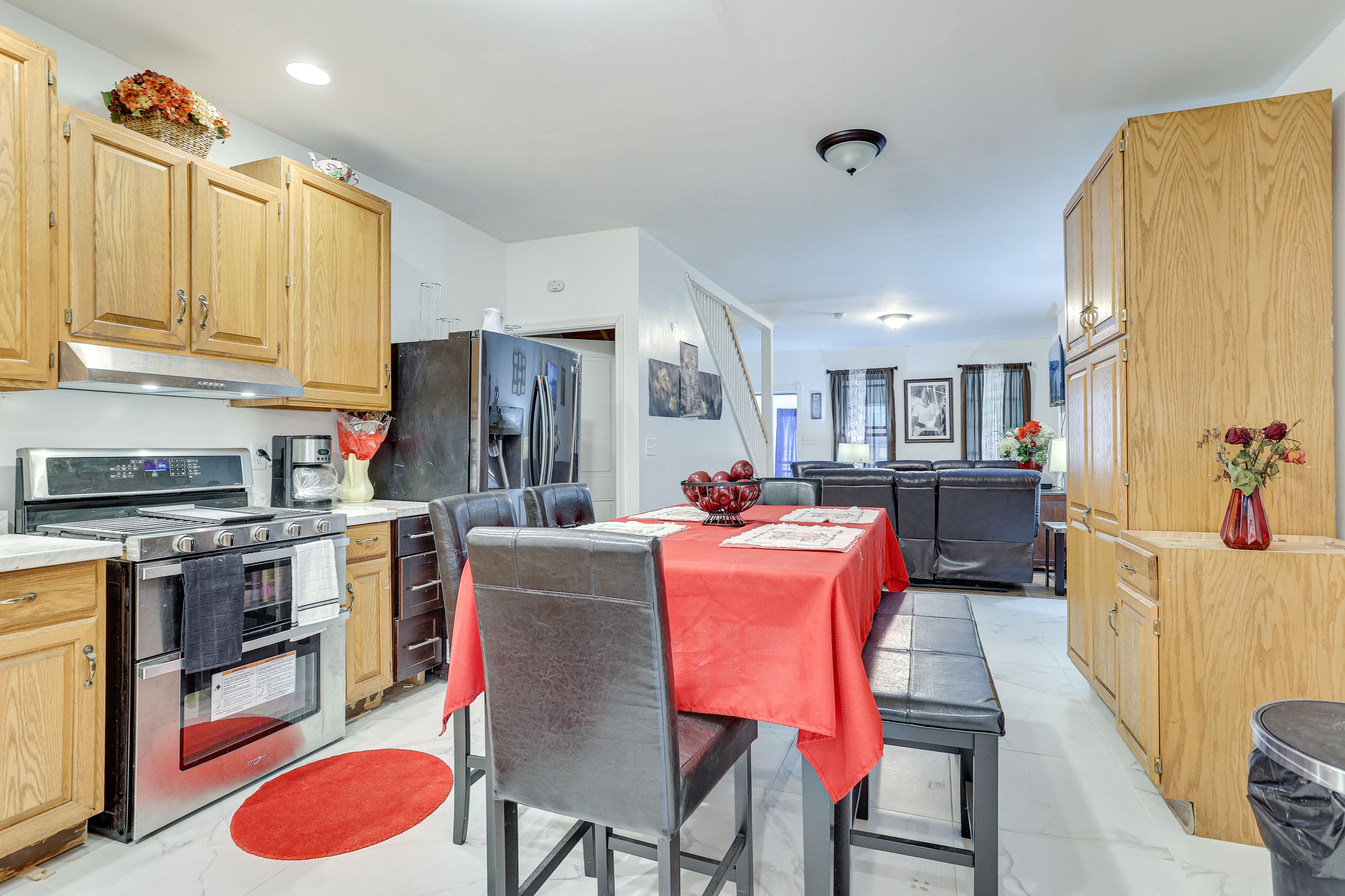 Dining Area | Dishware/Flatware Provided
