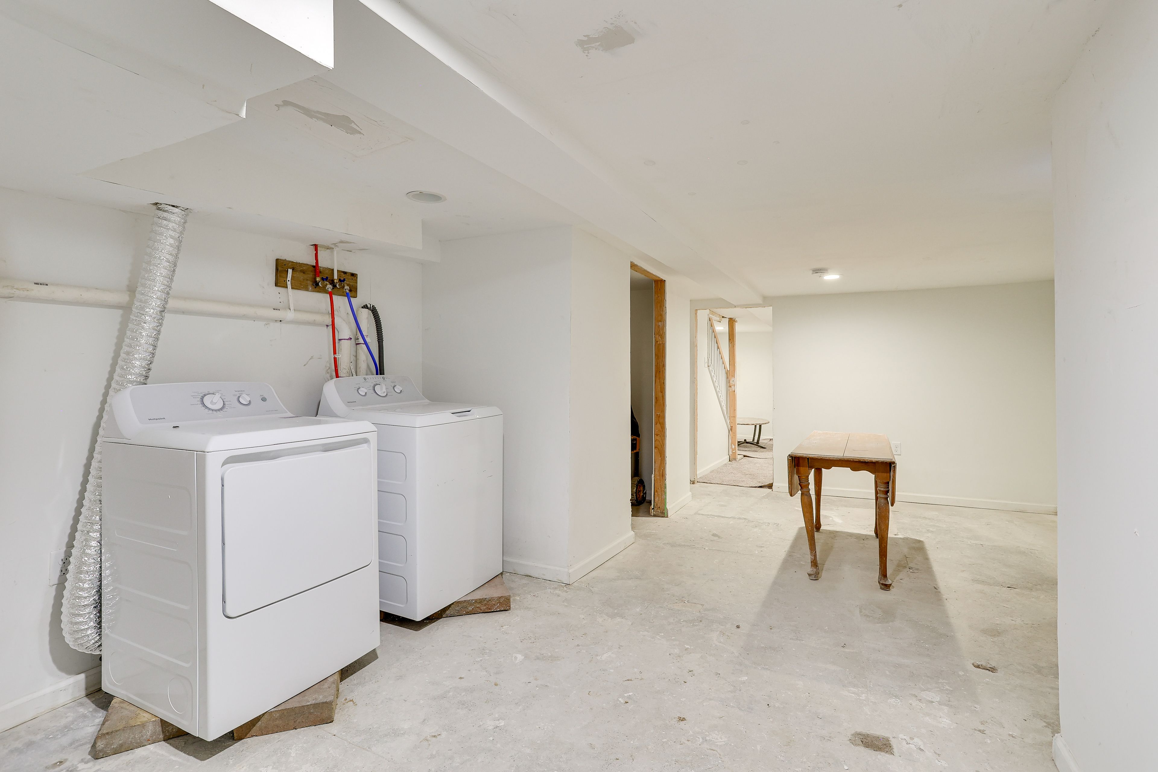 Basement | Washer & Dryer