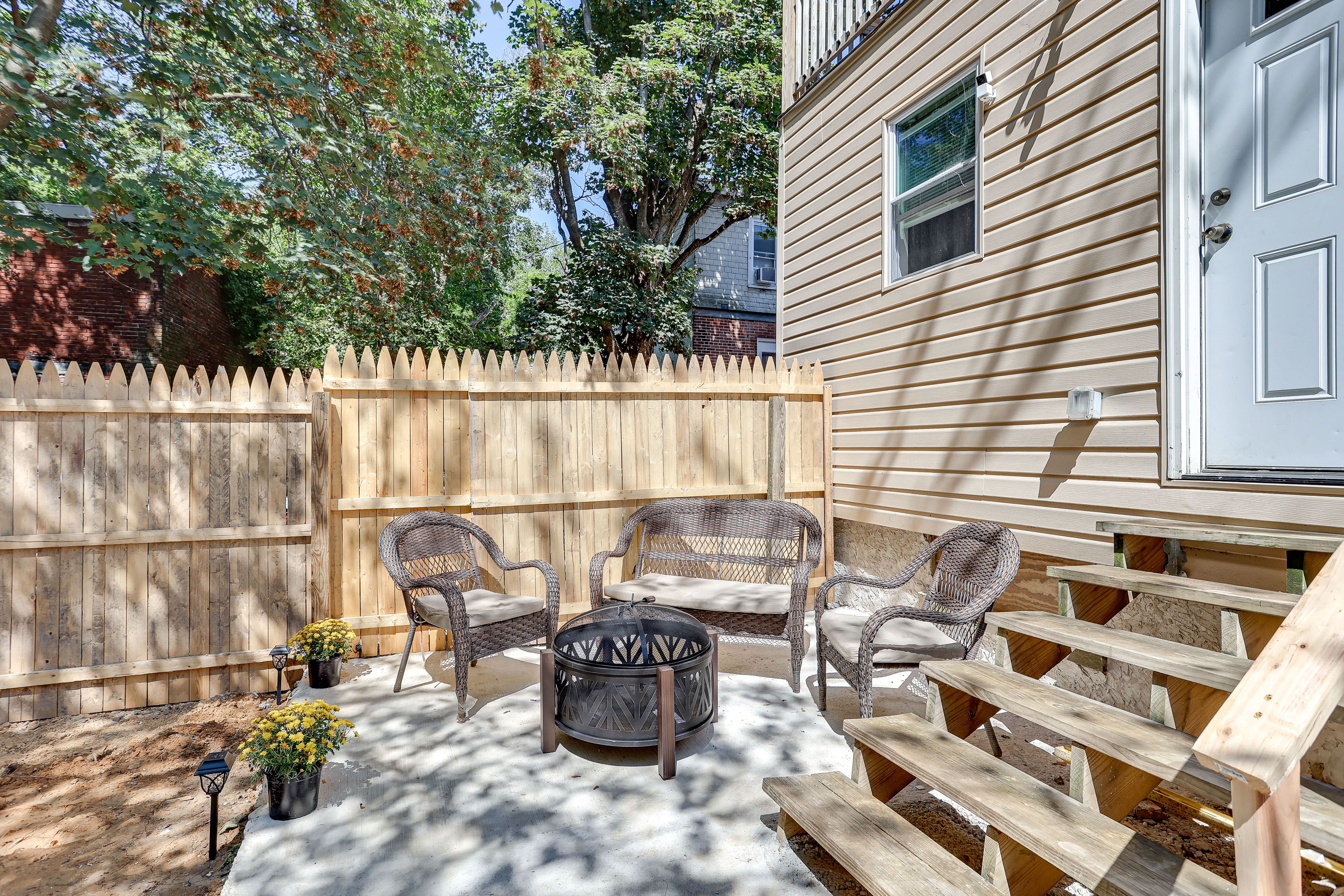 Wilmington Vacation Rental | 6BR | 3BA | 2,000 Sq Ft | Stairs Required