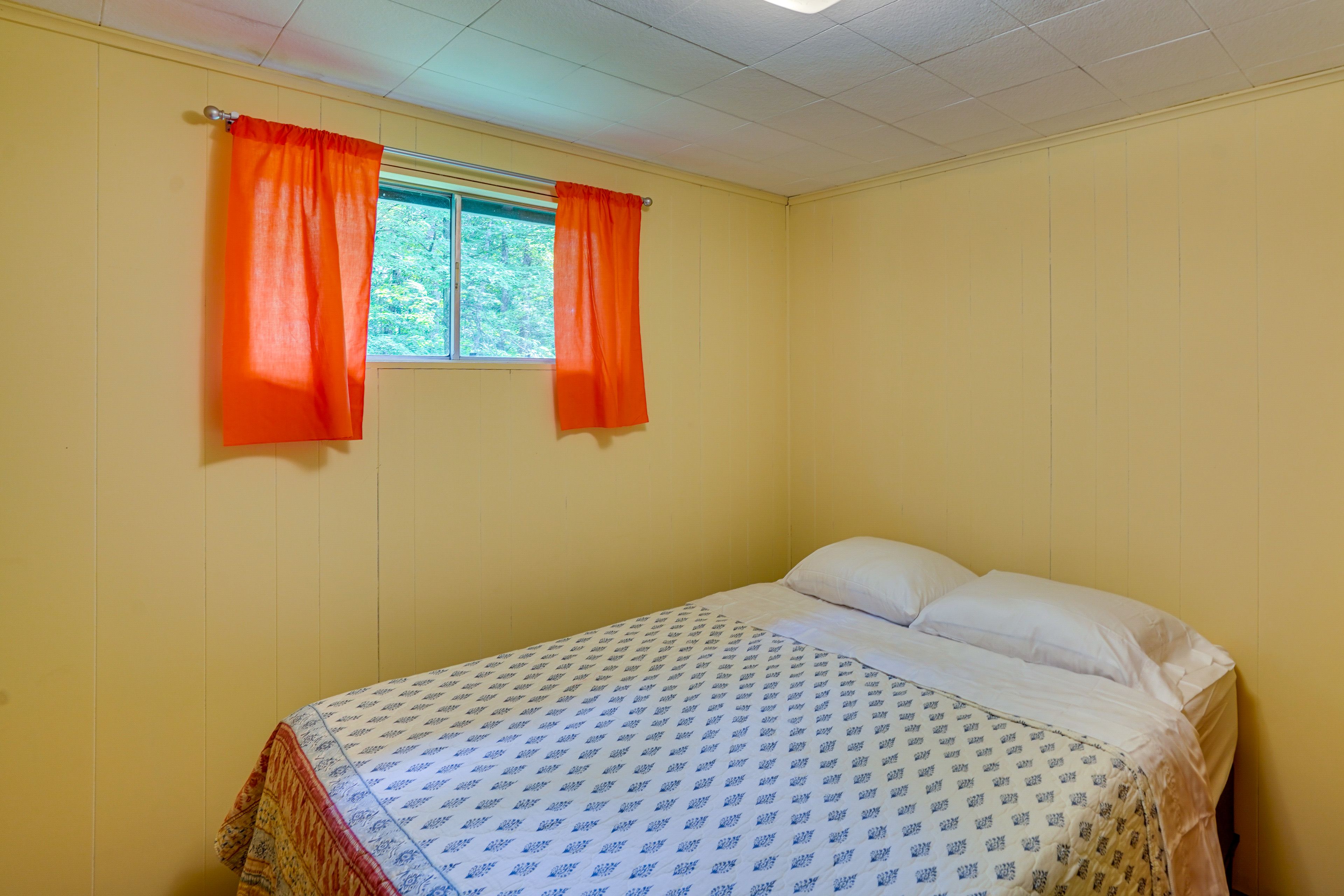 Bedroom 1 | Queen Bed | Linens Provided