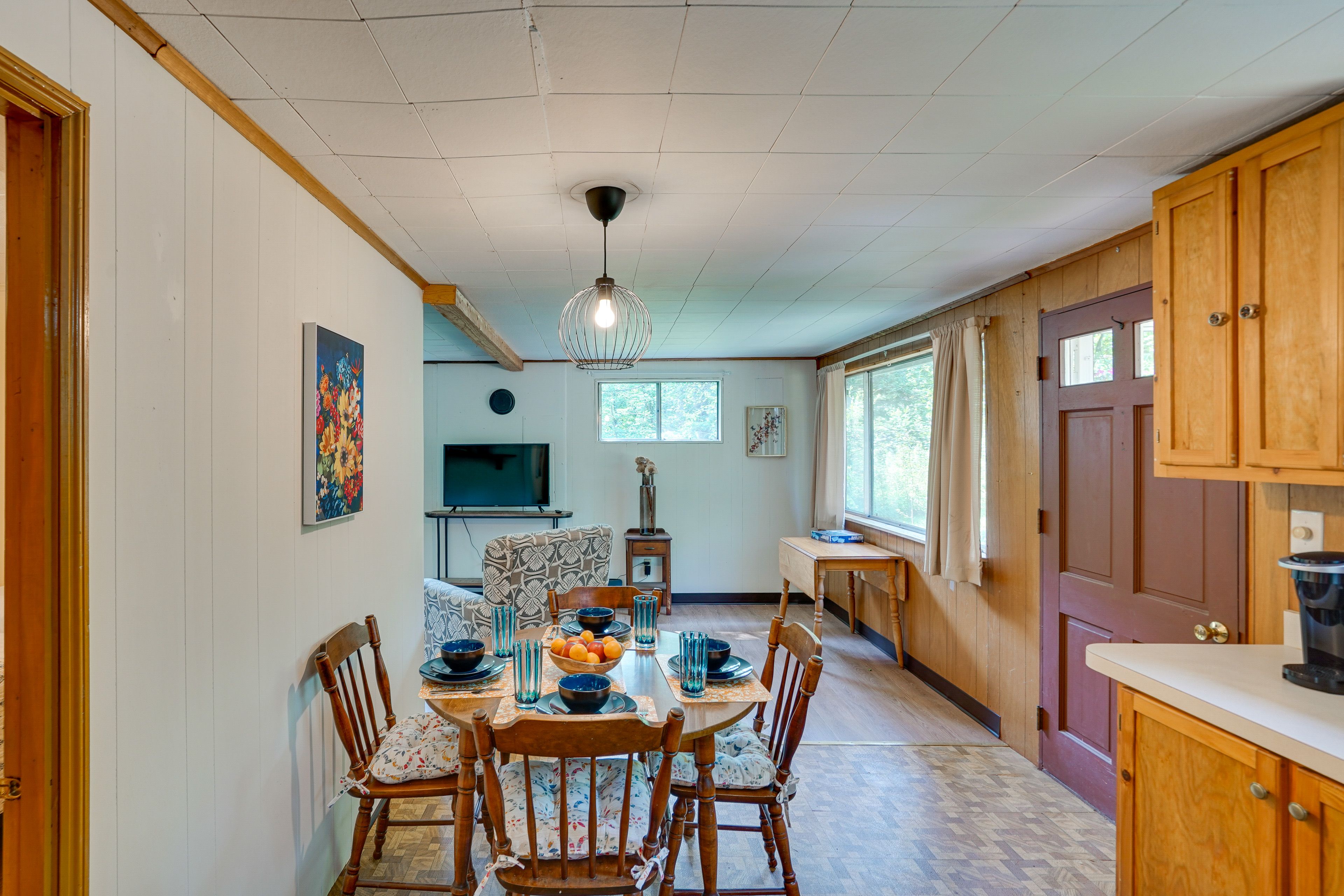 Dining Table | Dishware + Flatware Provided