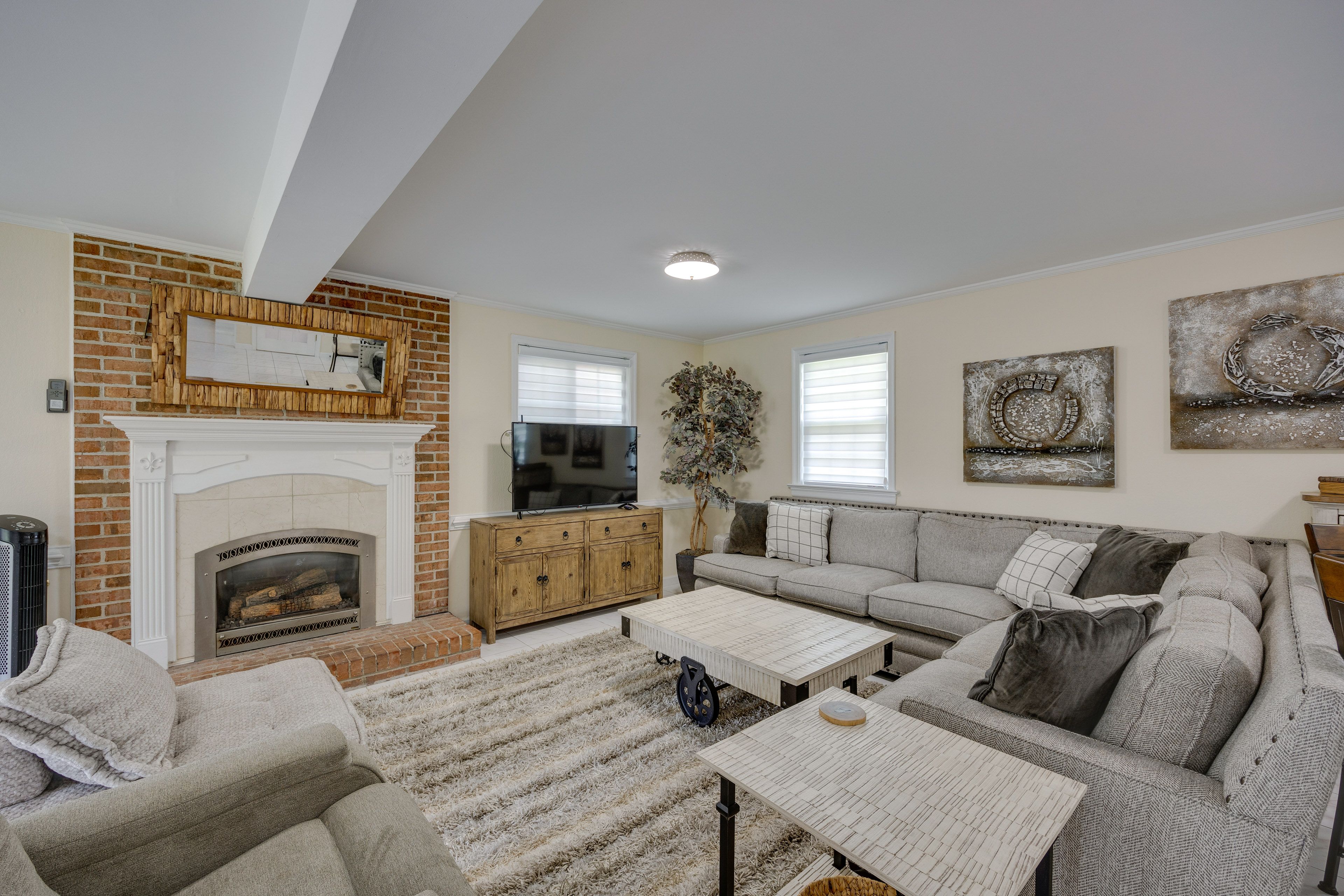 Living Room | Free WiFi | Smart TV | Fireplace